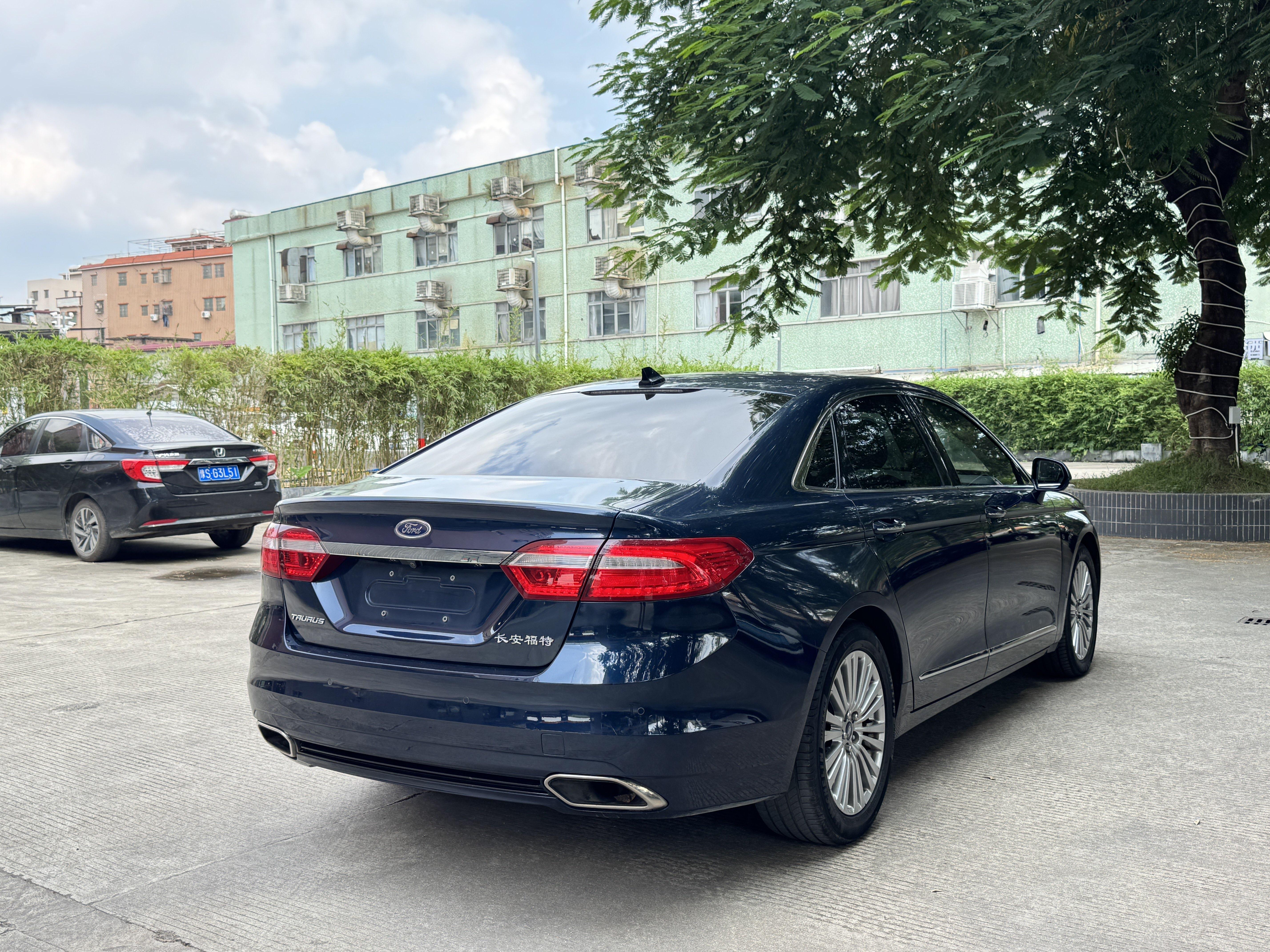 Ford Taurus 2017 thumb 3