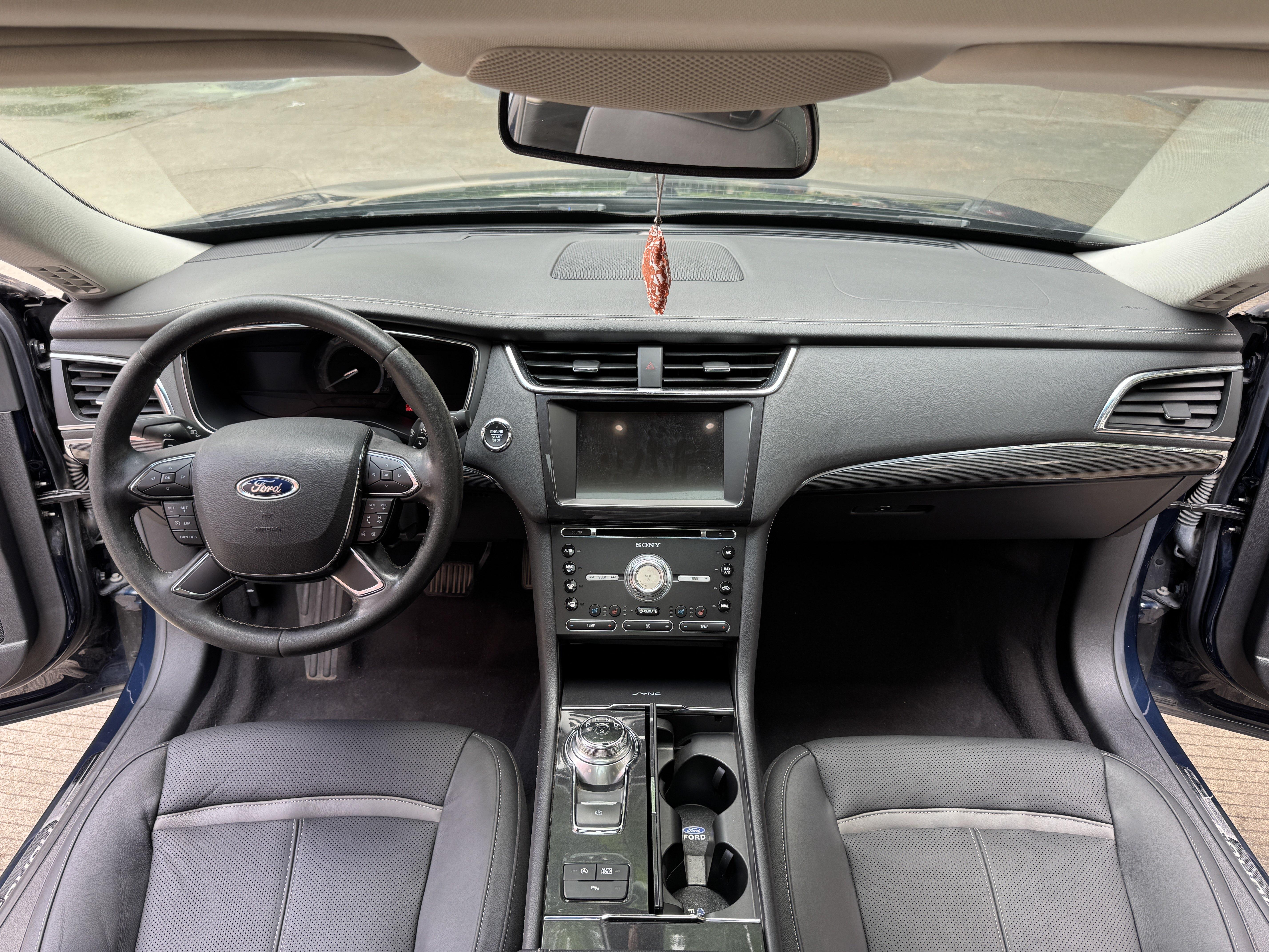 Ford Taurus 2017 thumb 4