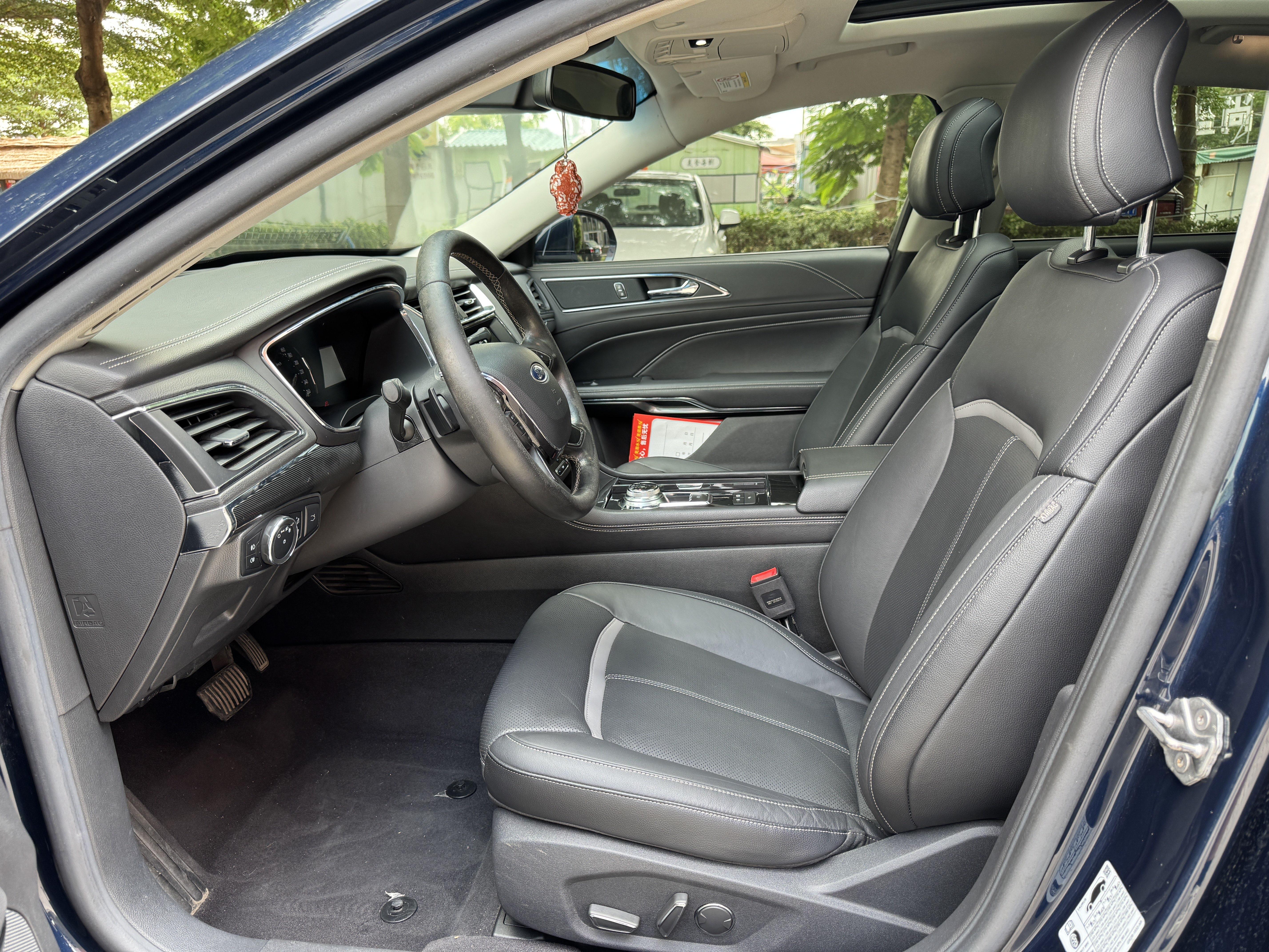Ford Taurus 2017 thumb 5