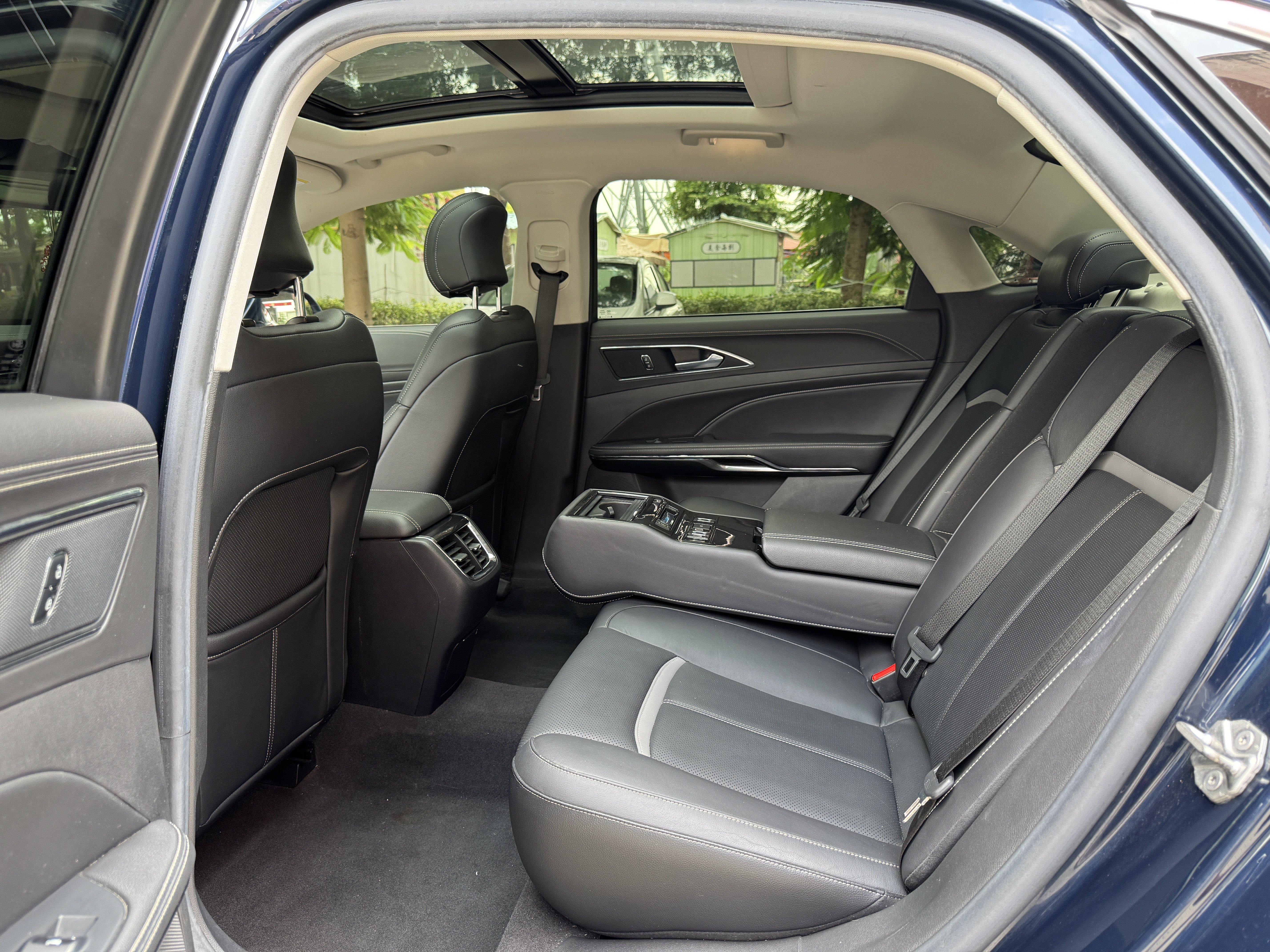 Ford Taurus 2017 thumb 7