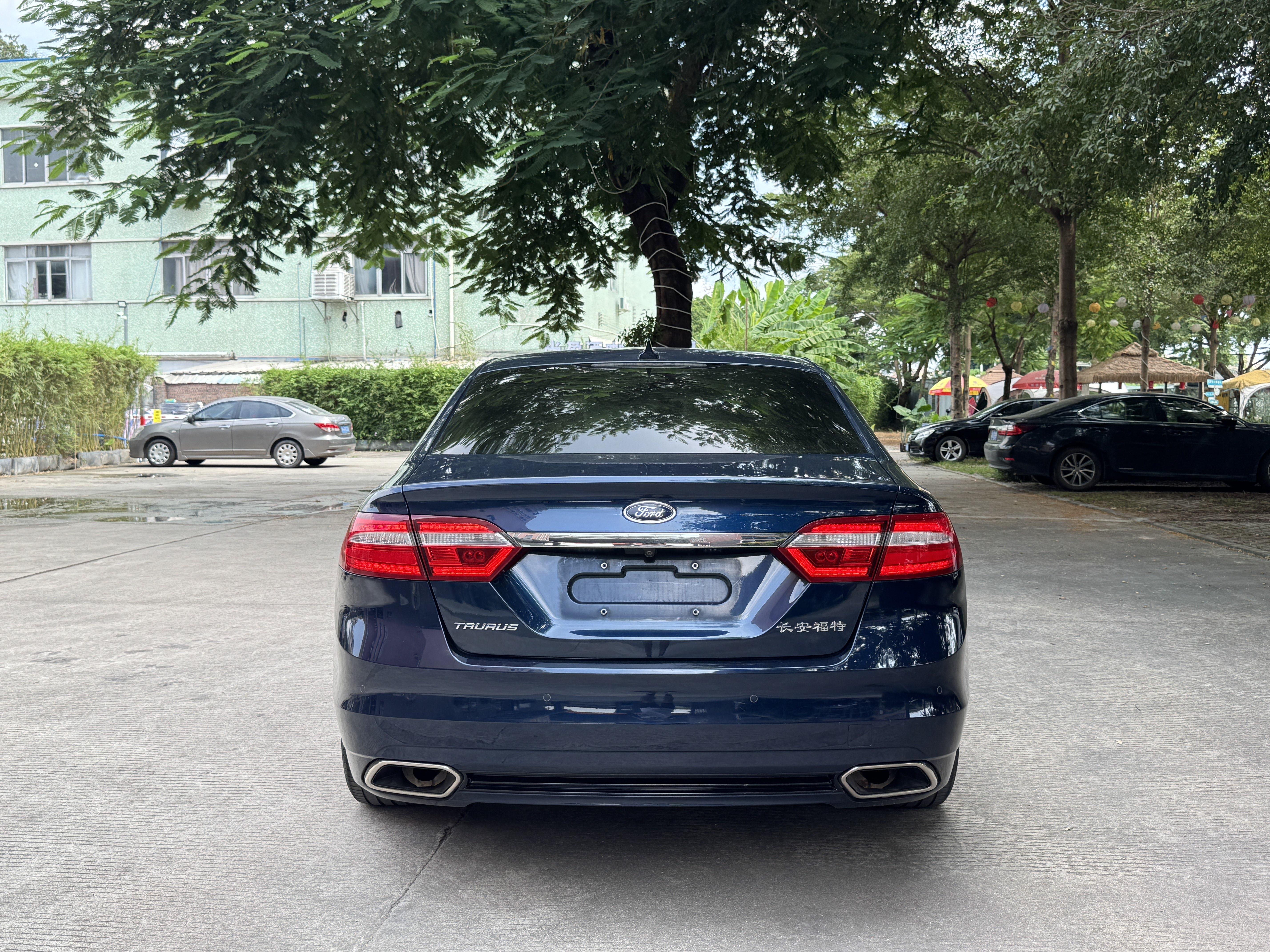 Ford Taurus 2017 thumb 11