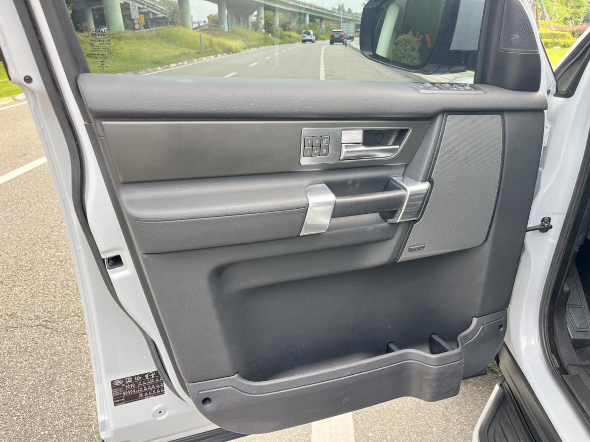 Land Rover Discovery 2016 thumb 4