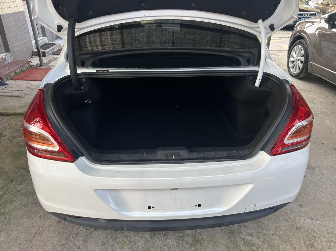 Peugeot 308 2014 thumb 7