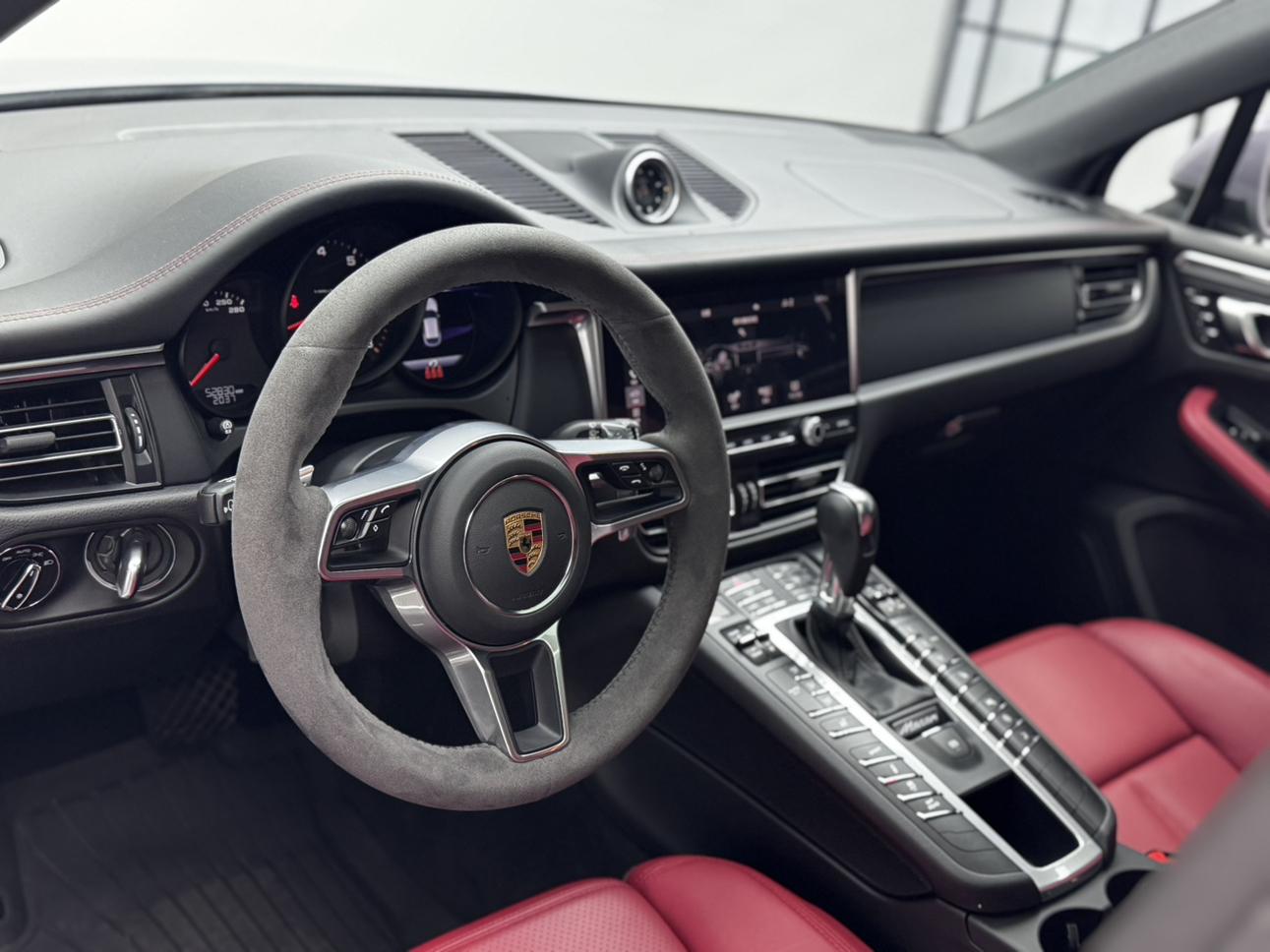 Porsche Macan 2021 thumb 11