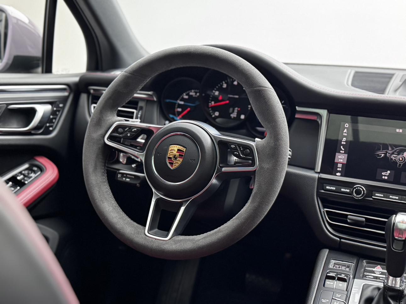 Porsche Macan 2021 thumb 12
