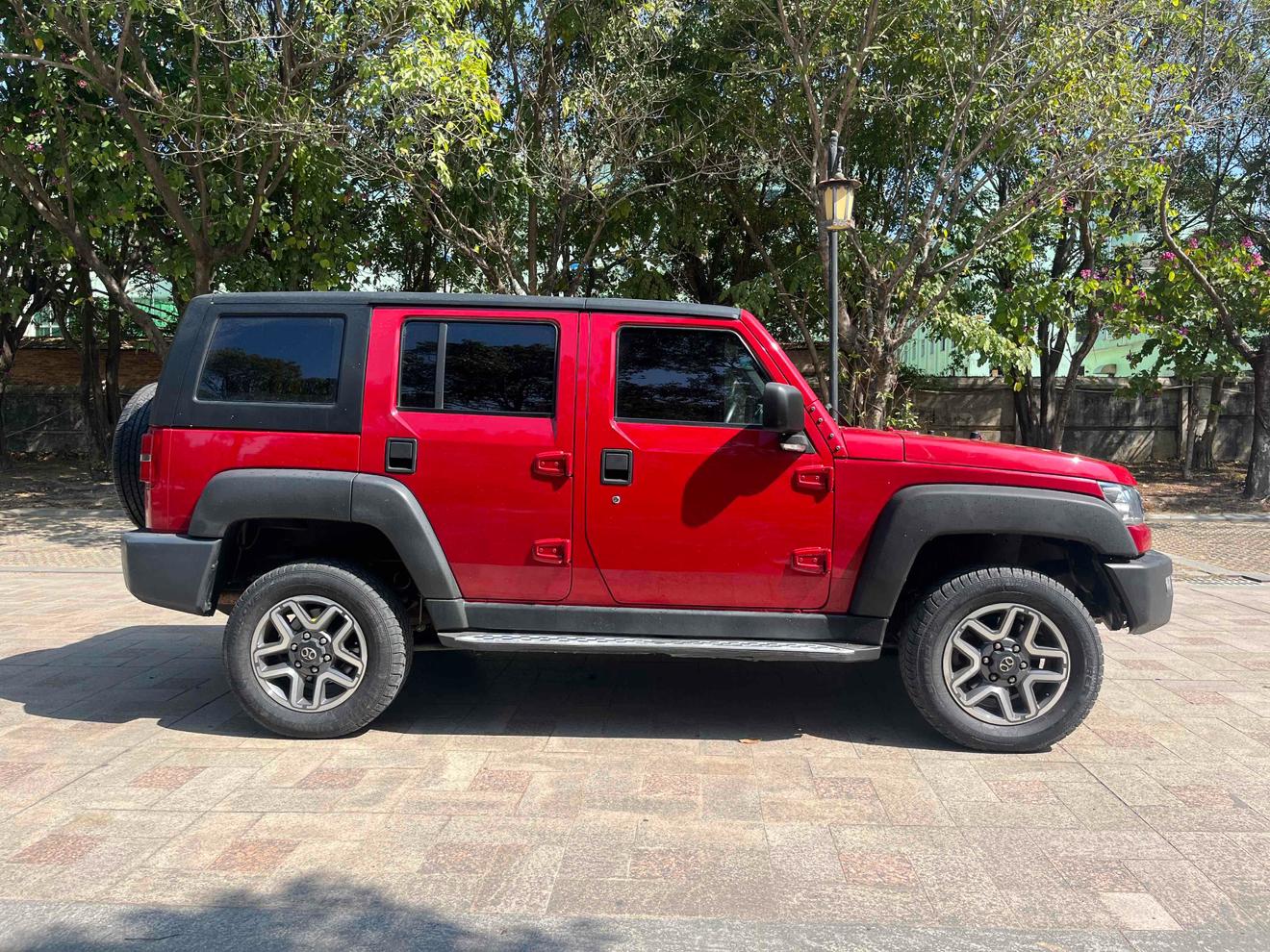 BJ 40 2017 thumb 6