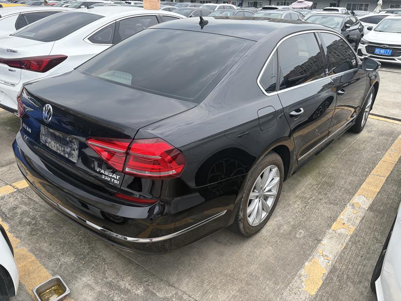 Volkswagen Passat (North America and China) 2017 thumb 4