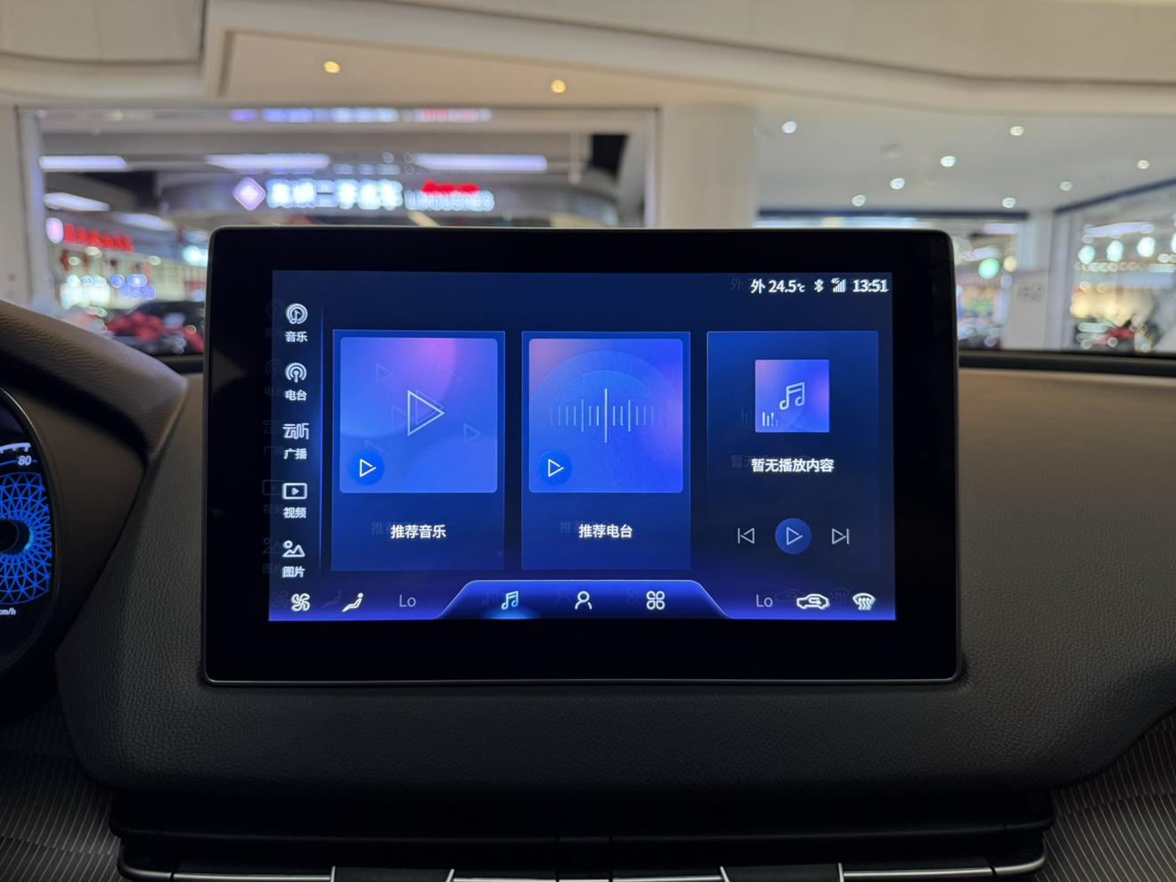 Hongqi E-QM5 2023 thumb 7