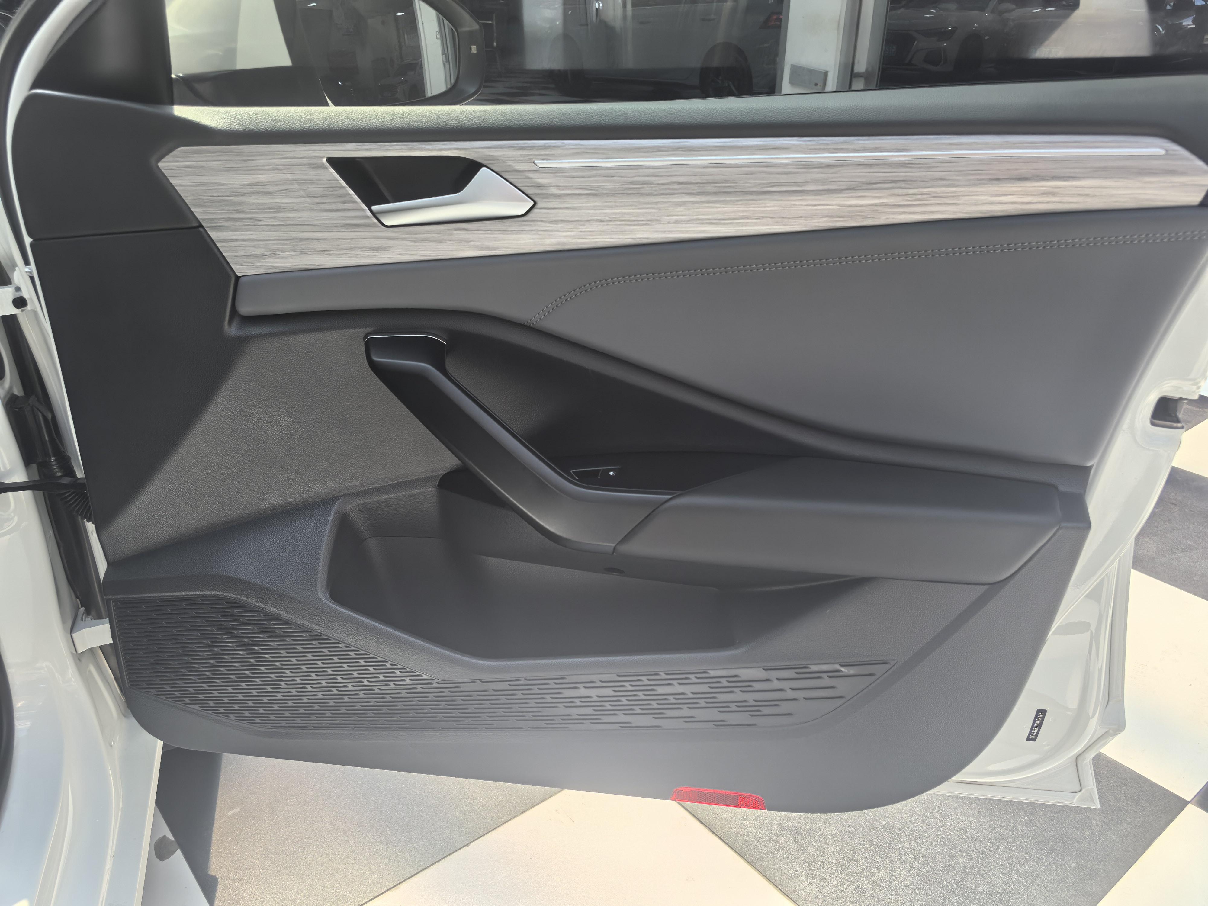 Volkswagen Sagitar 2023 thumb 6