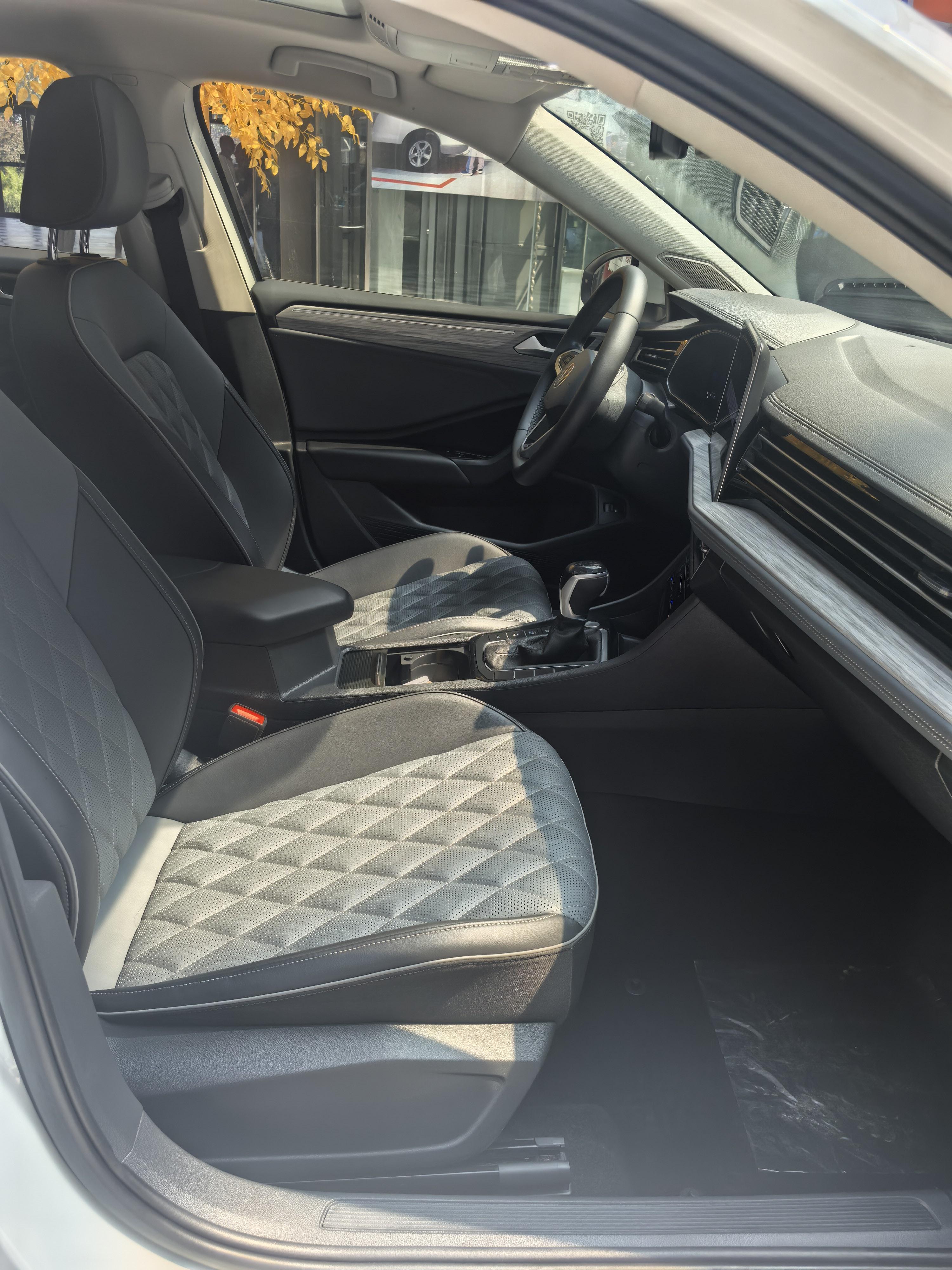 Volkswagen Sagitar 2023 thumb 12