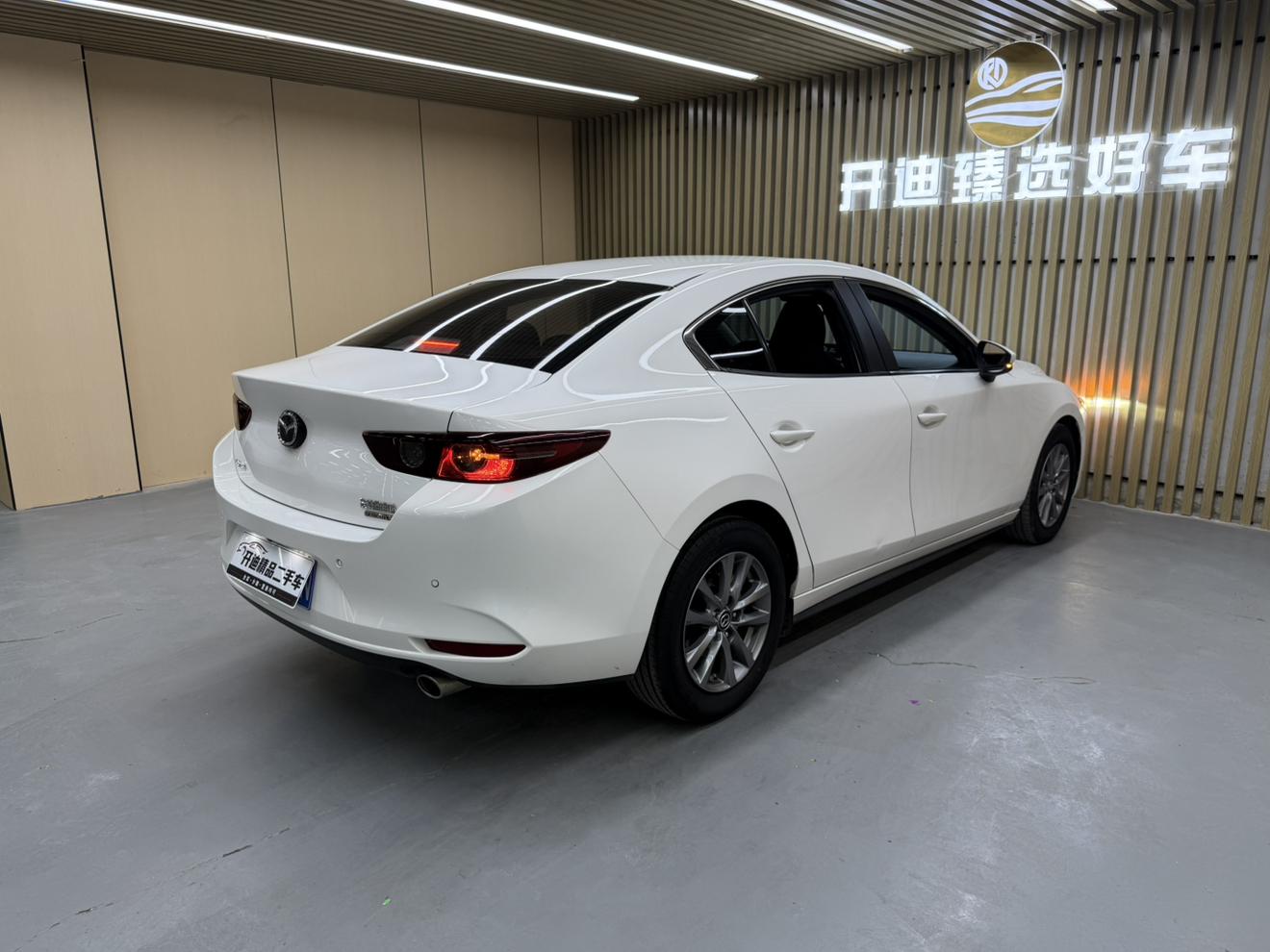 Mazda 3 2022 thumb 4