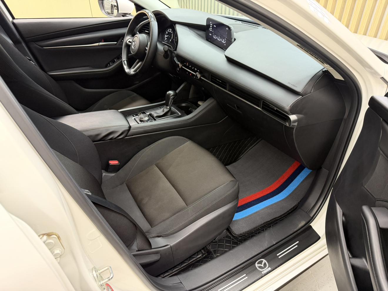 Mazda 3 2022 thumb 11