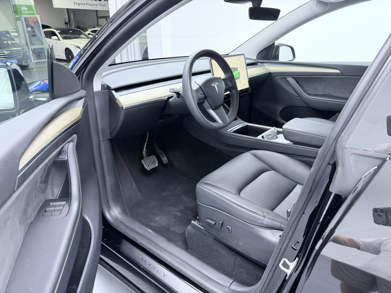Tesla Model Y 2022 thumb 8