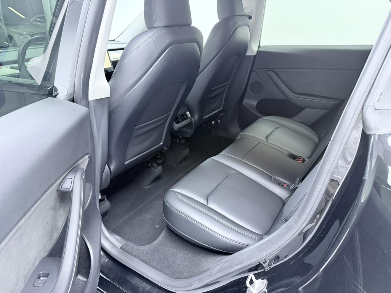 Tesla Model Y 2022 thumb 9