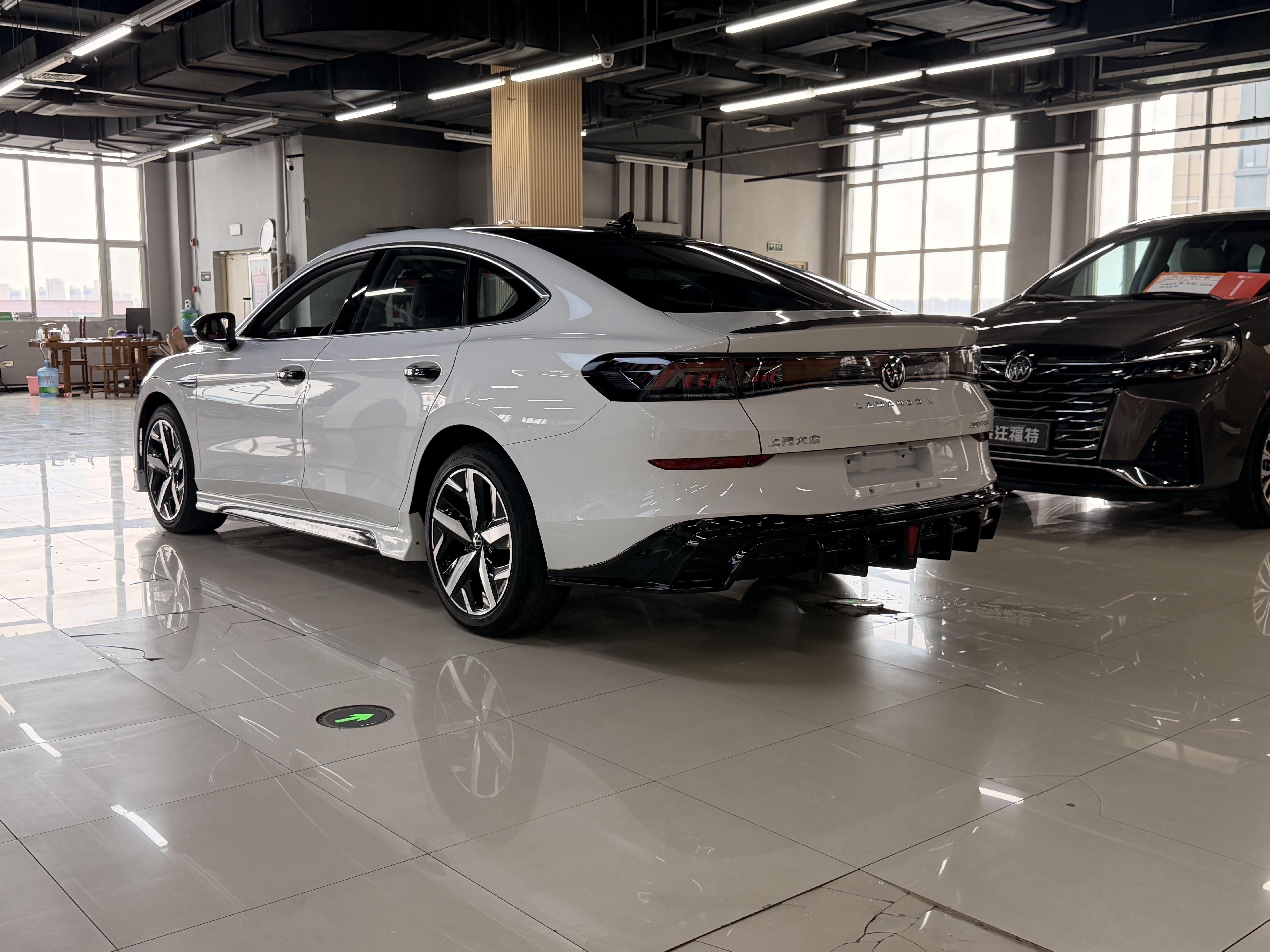 Volkswagen Lamando 2022 thumb 2