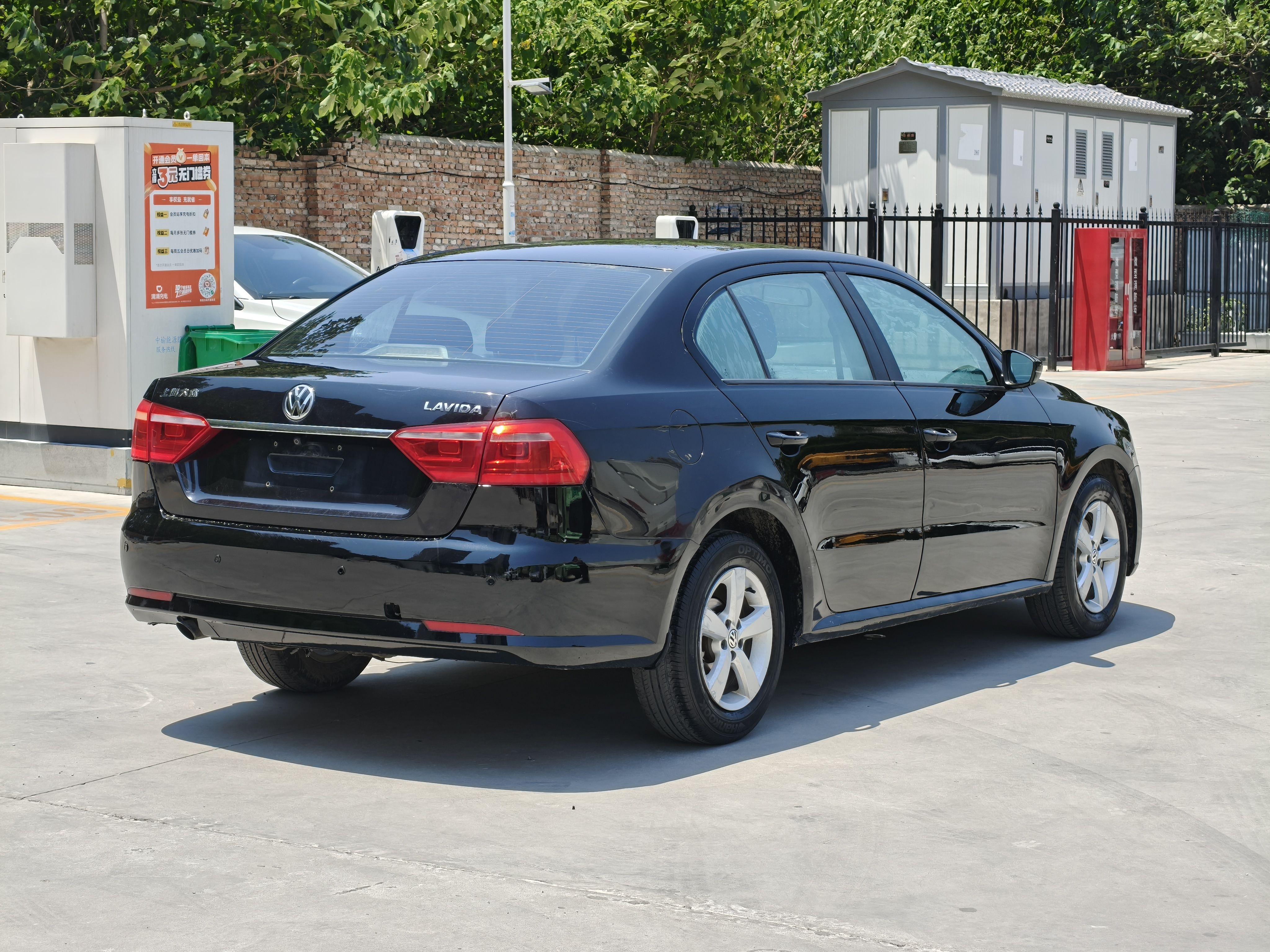 Volkswagen Lavida XR 2013 thumb 4