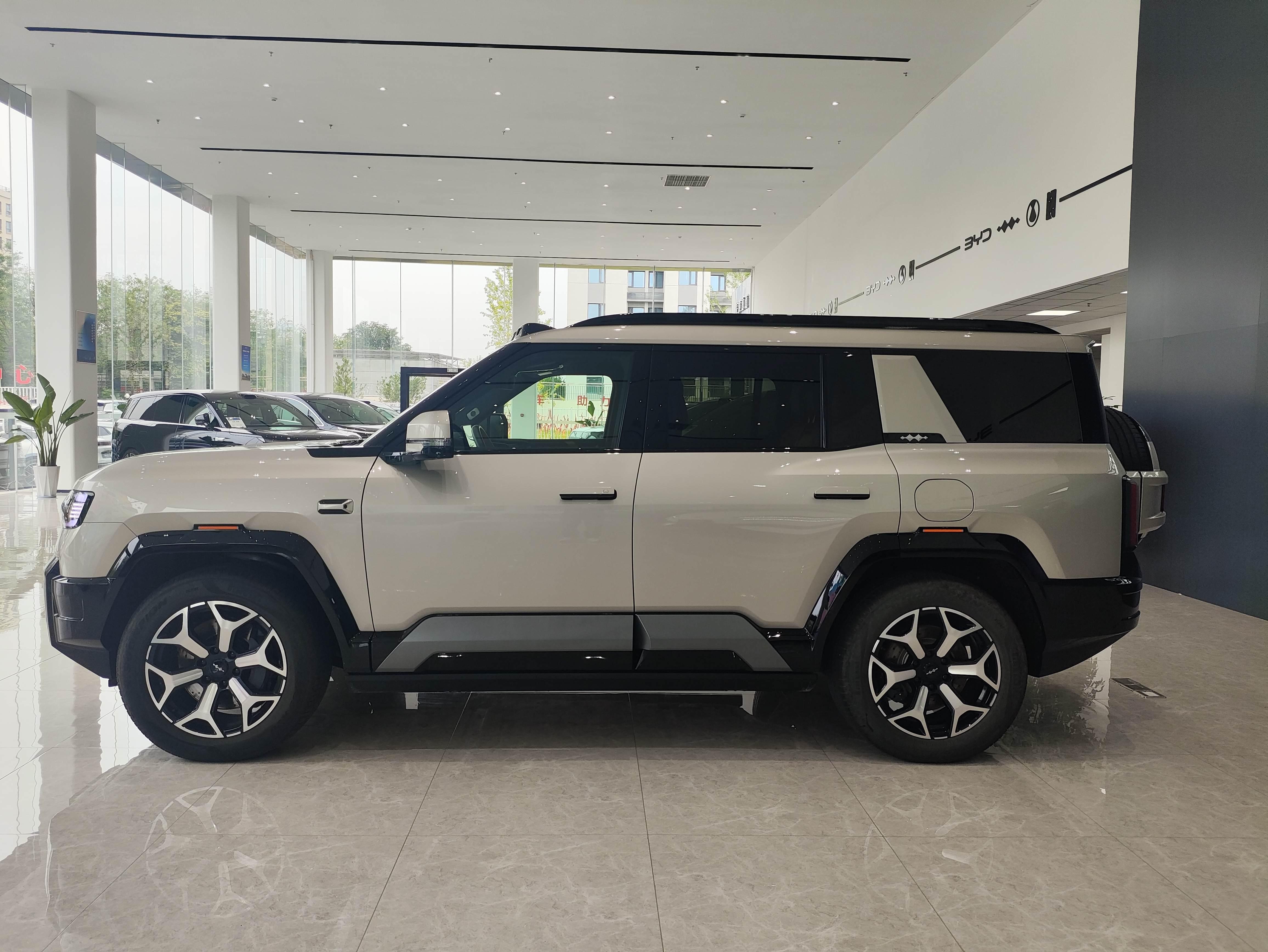 BYD Fangchengbao Bao 8 2025 thumb 2