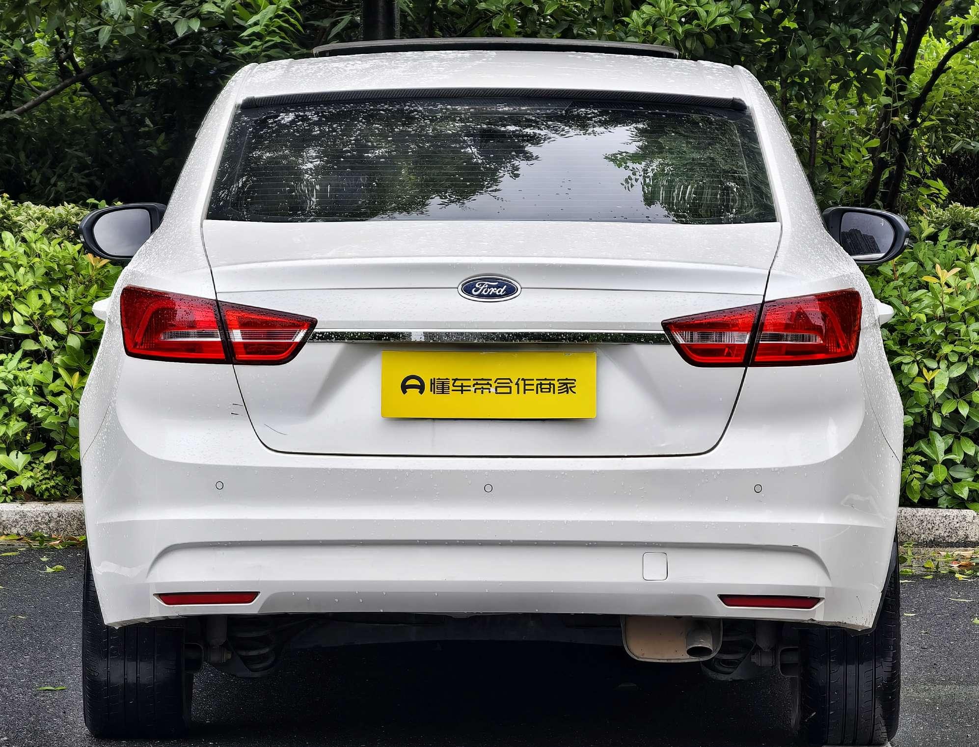 Ford Focus 2015 thumb 4