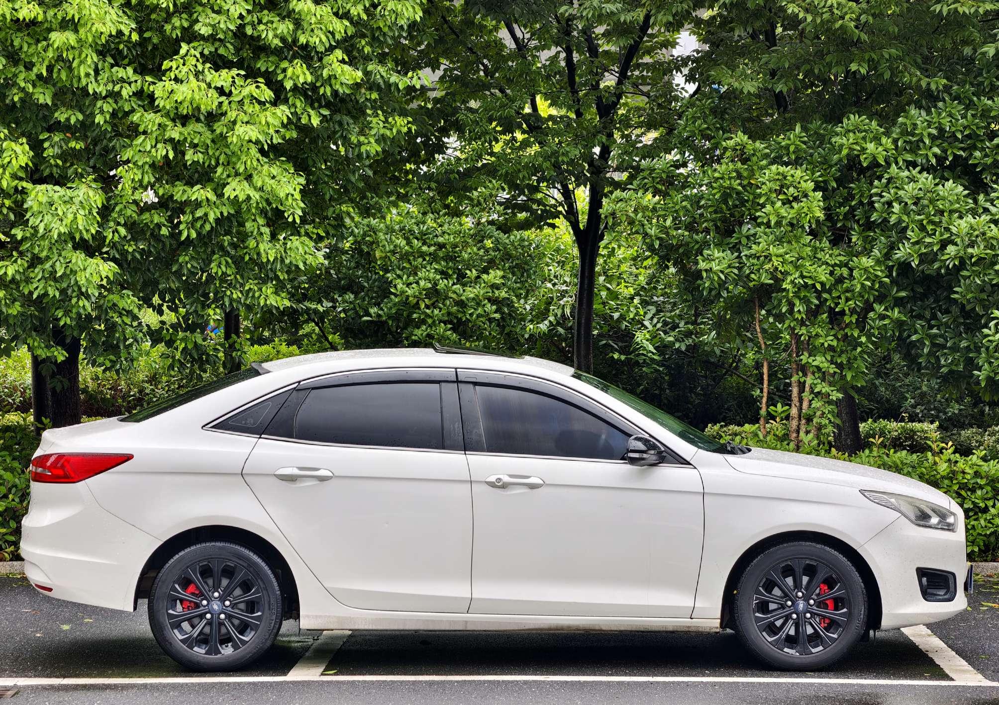 Ford Focus 2015 thumb 6