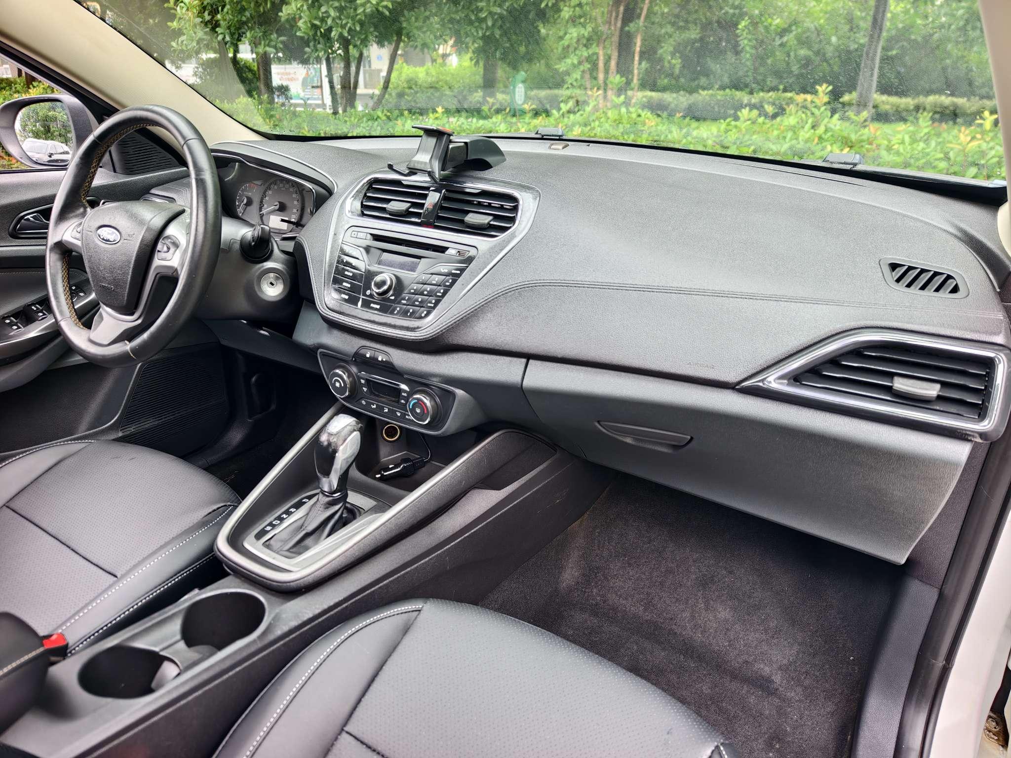 Ford Focus 2015 thumb 9