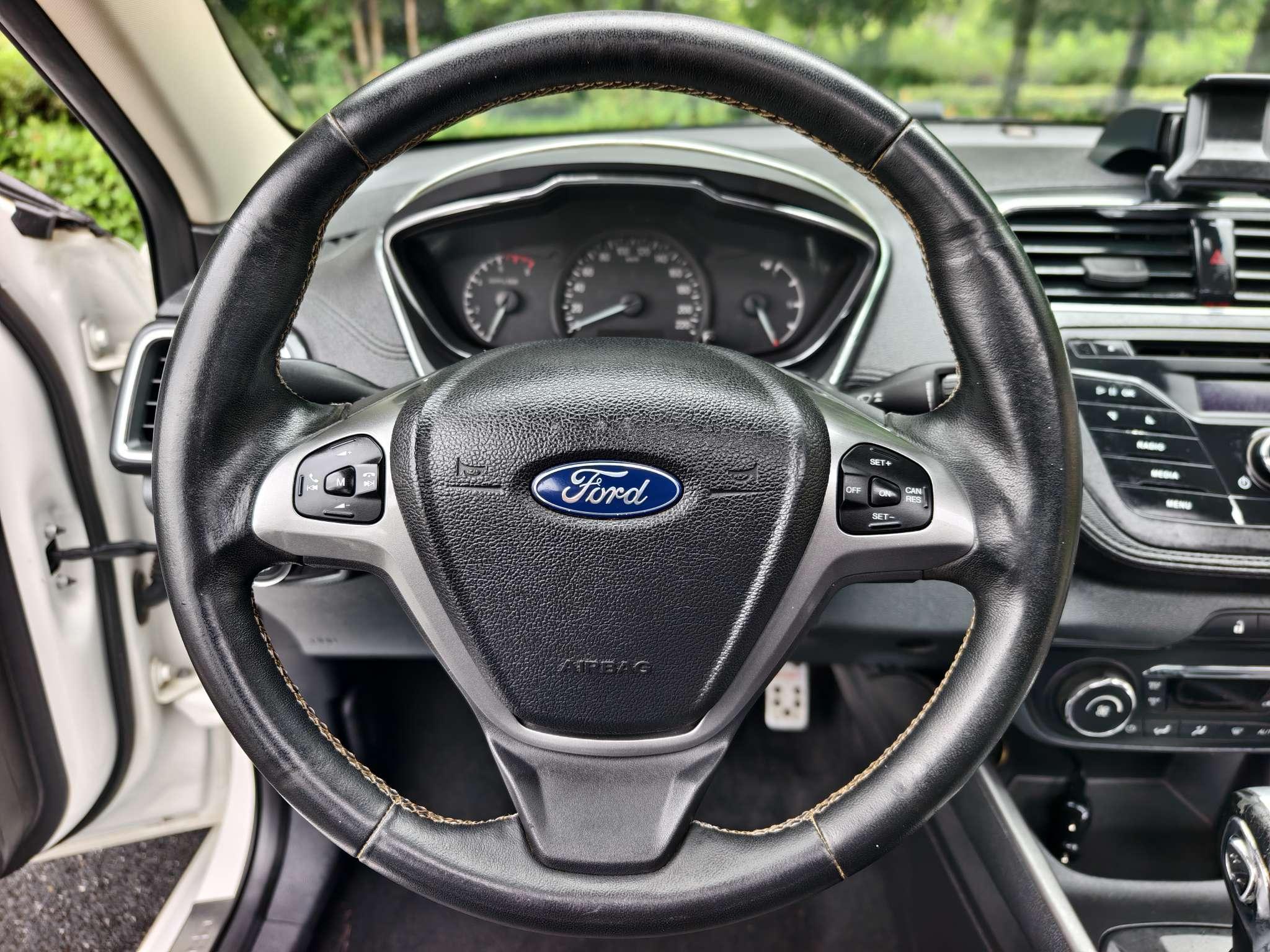 Ford Focus 2015 thumb 10