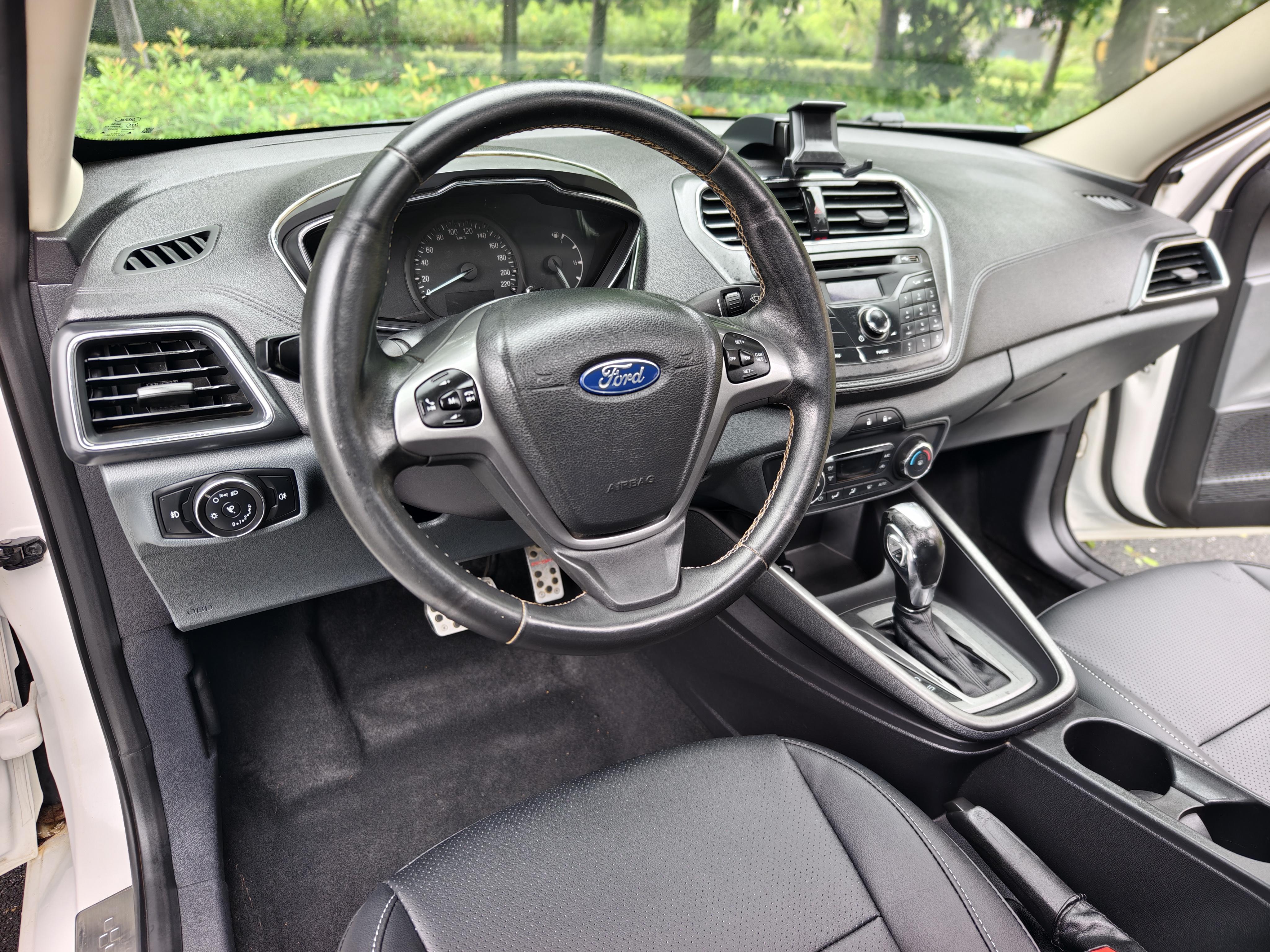 Ford Focus 2015 thumb 11