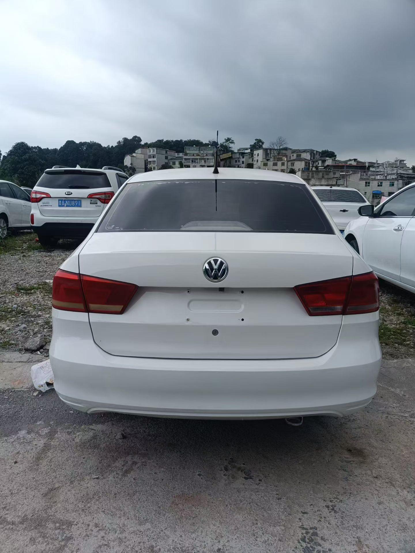 Volkswagen Santana 2013 thumb 3