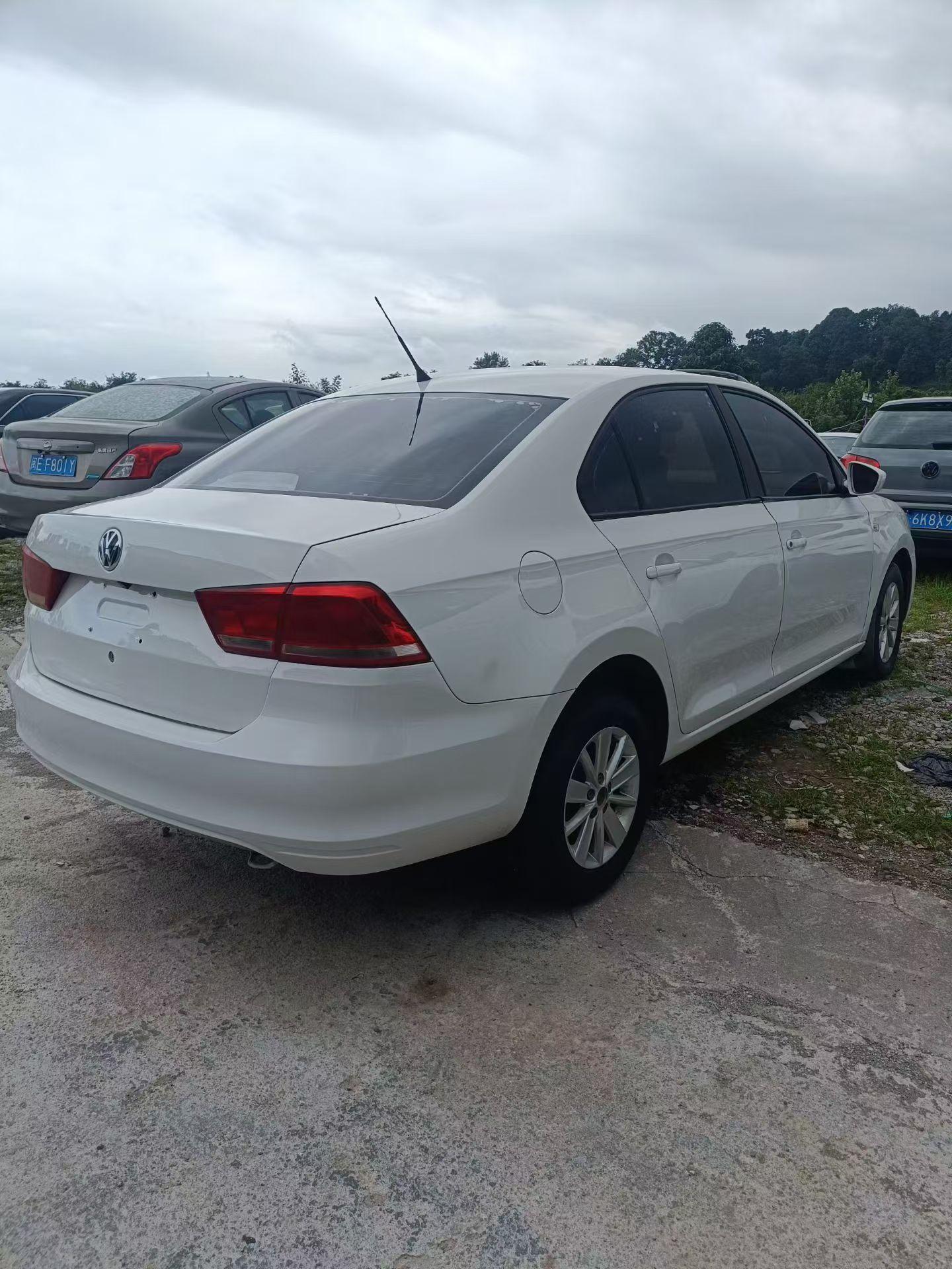 Volkswagen Santana 2013 thumb 4