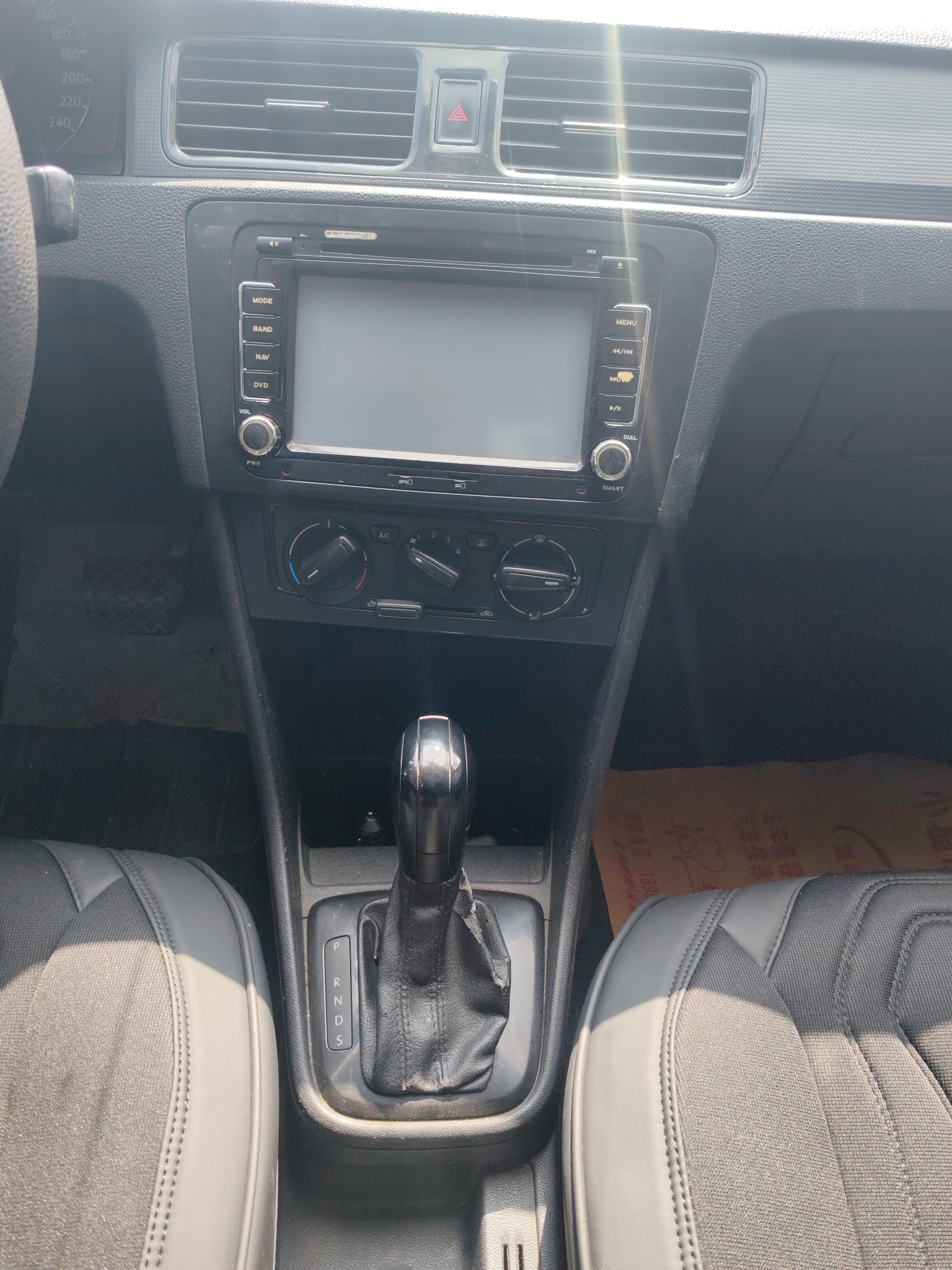 Volkswagen Santana 2013 thumb 8
