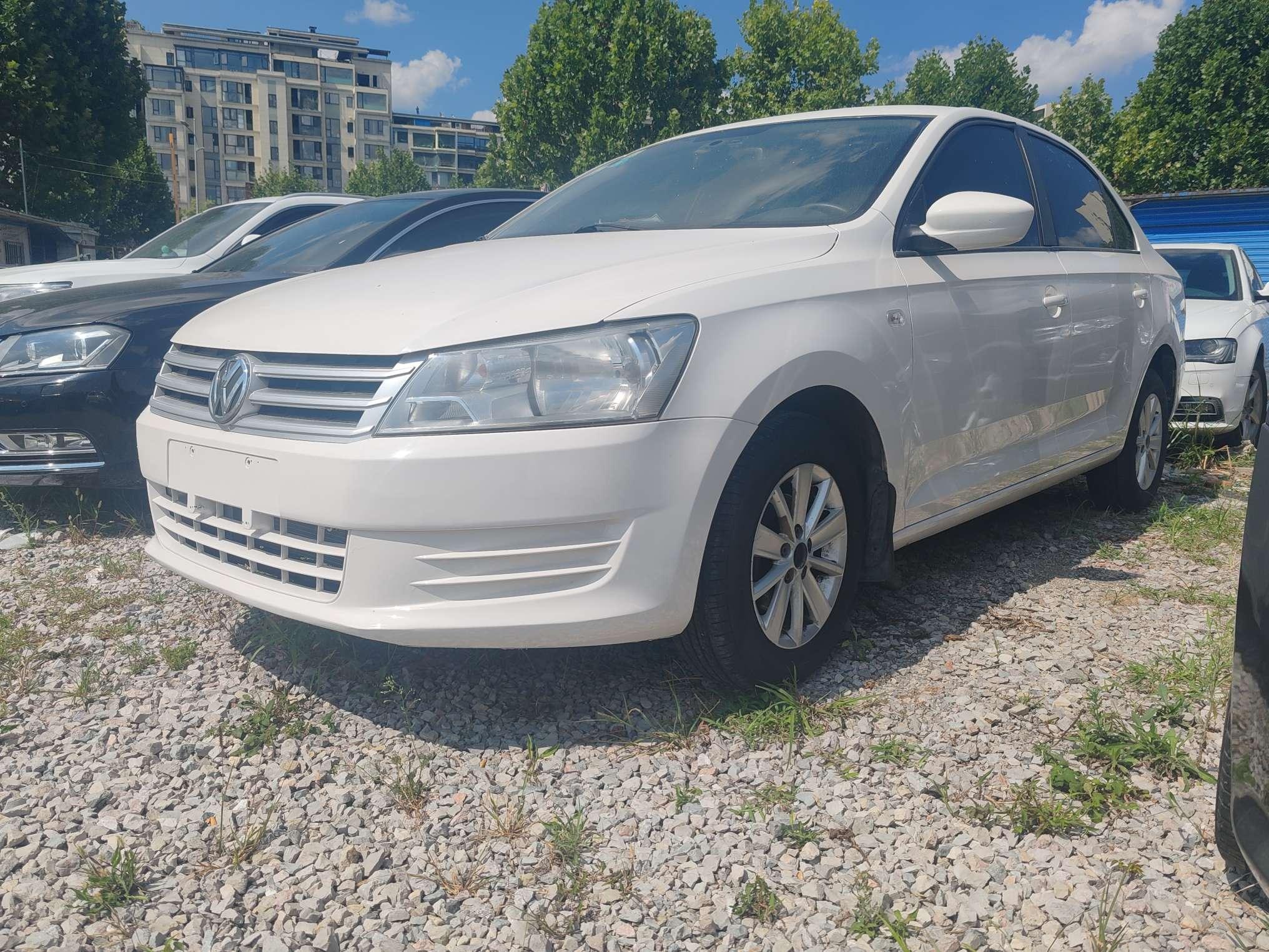 Volkswagen Santana 2013 thumb 12