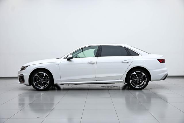 Audi A4 2020 thumb 2