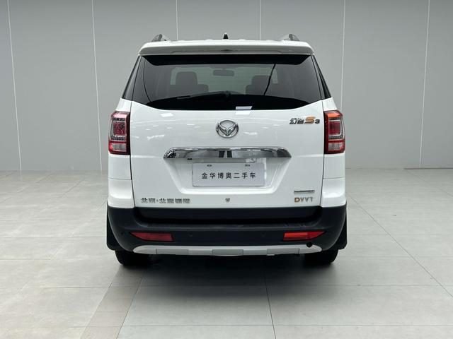 BAIC Huansu S3 2017 thumb 12