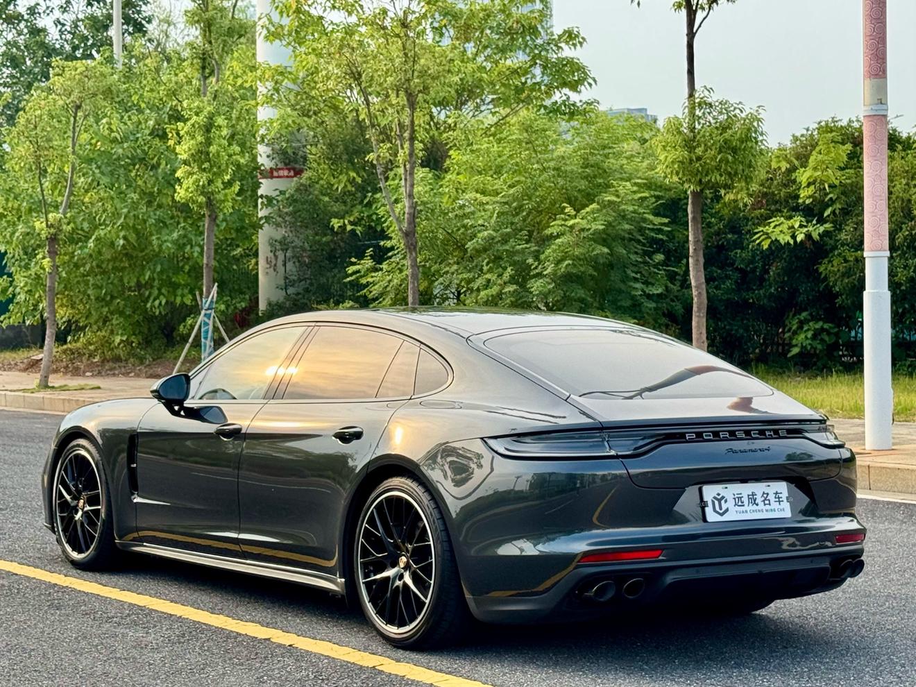 Porsche Panamera 2023 thumb 3