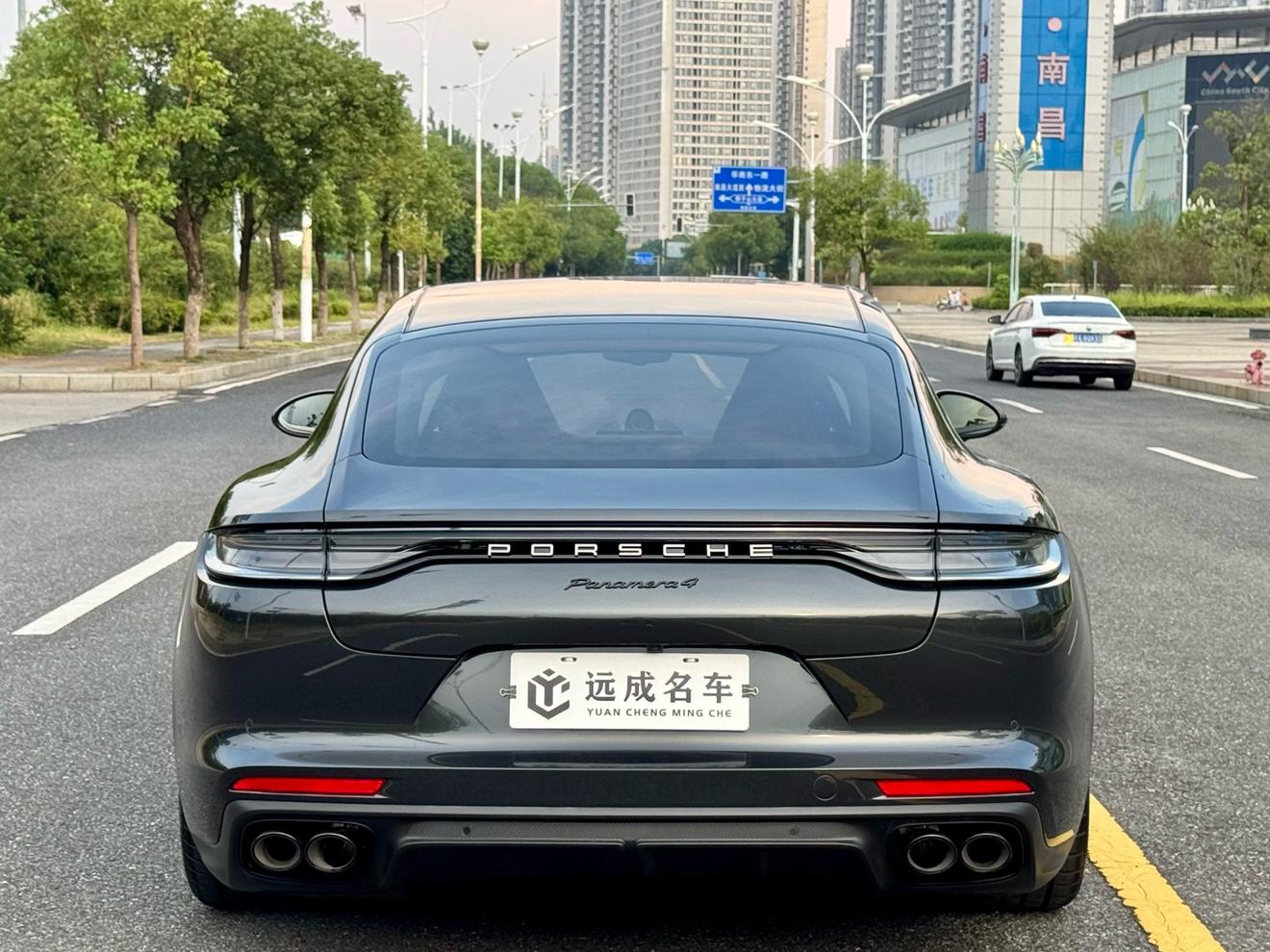 Porsche Panamera 2023 thumb 4