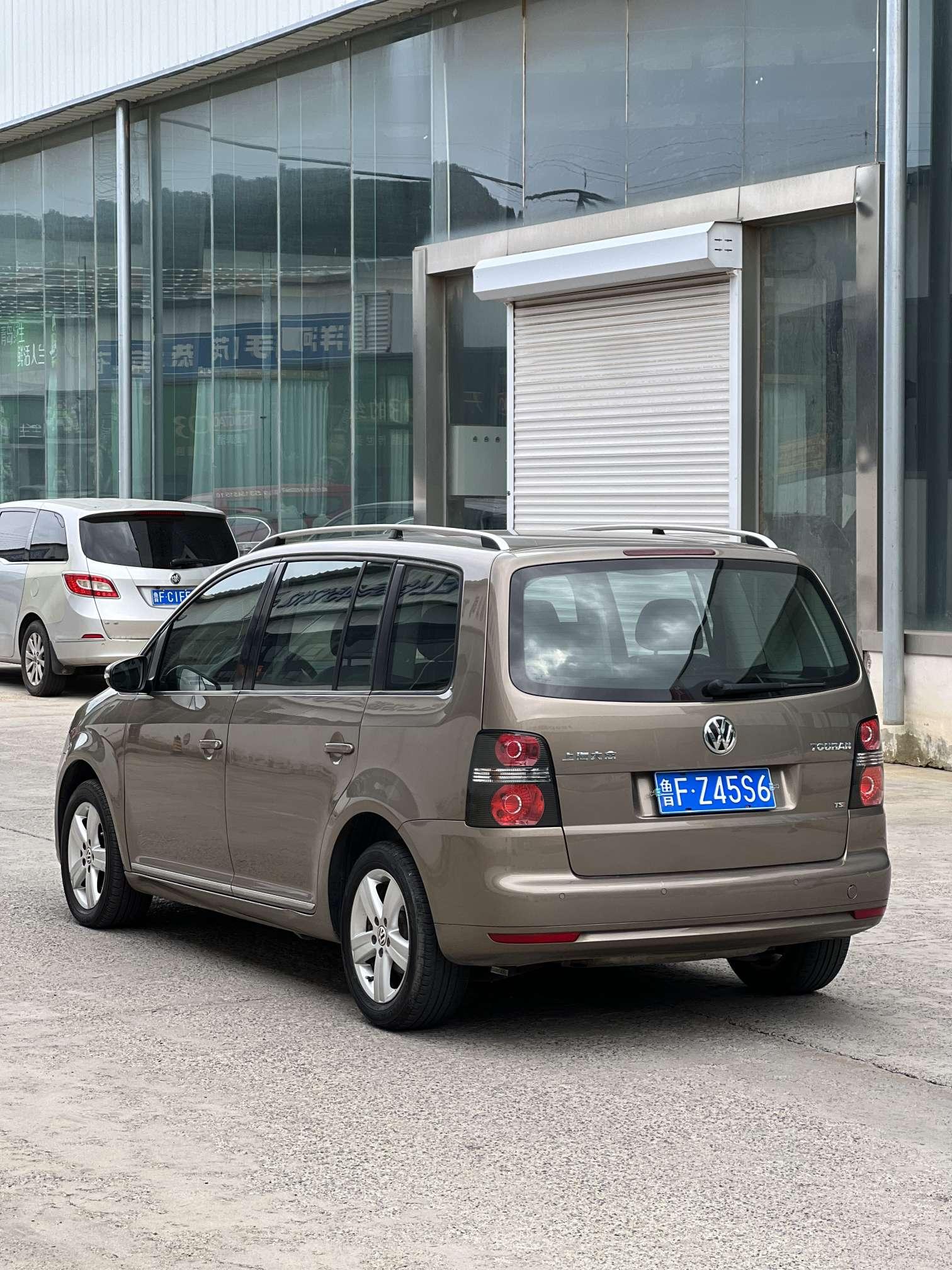 Volkswagen Touran 2015 thumb 2