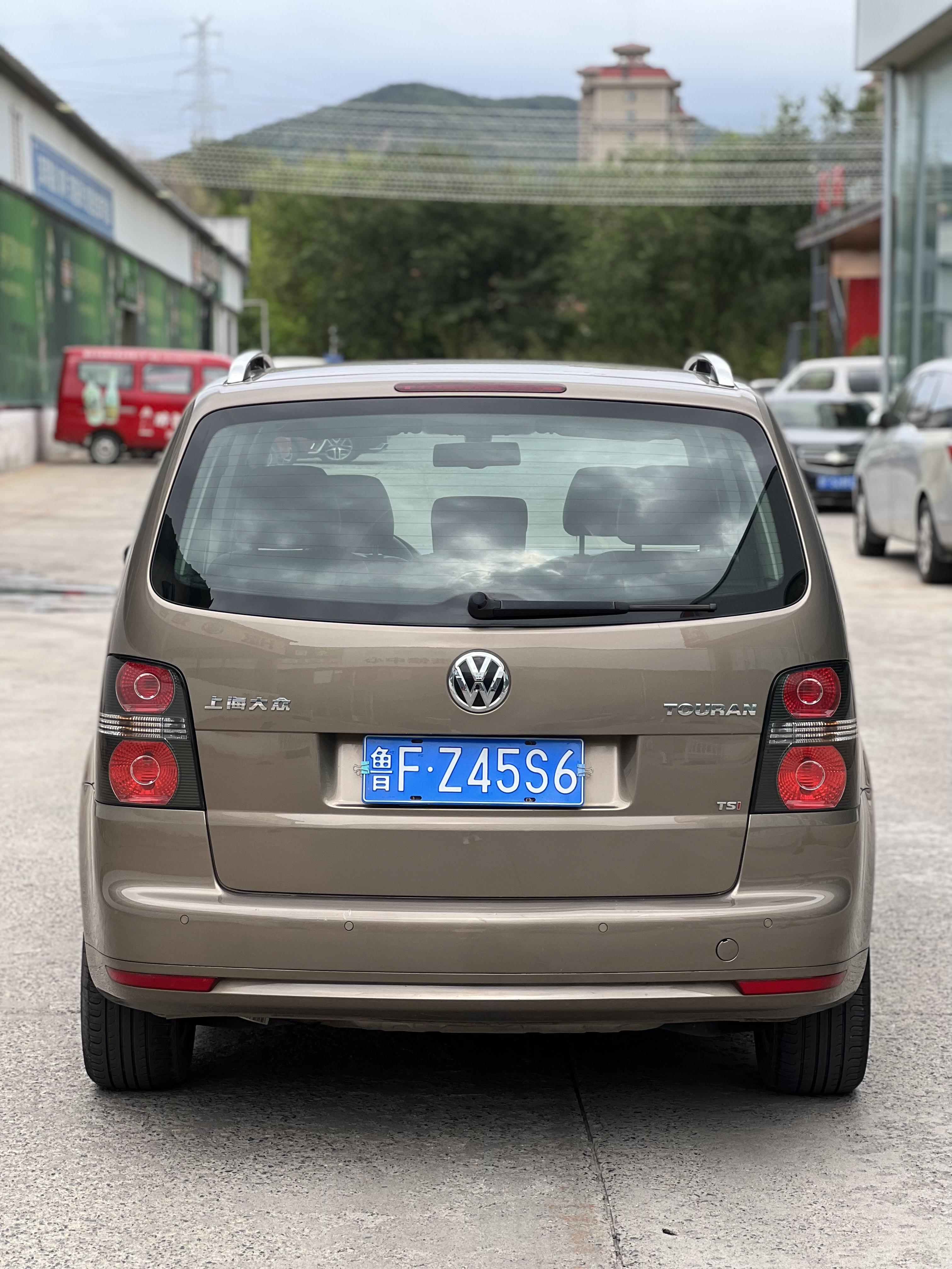 Volkswagen Touran 2015 thumb 3
