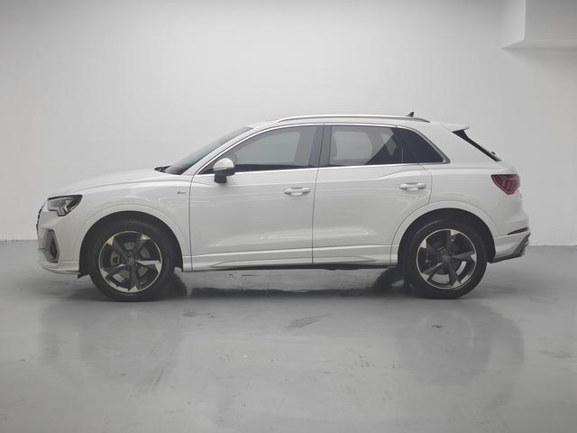 Audi Q3 2019 thumb 2