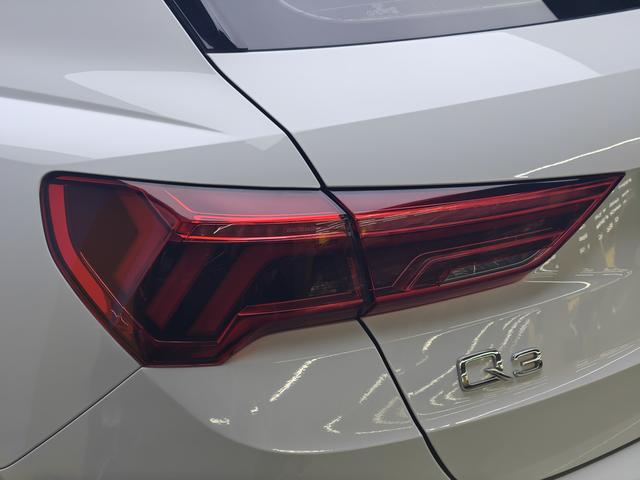Audi Q3 2019 thumb 11