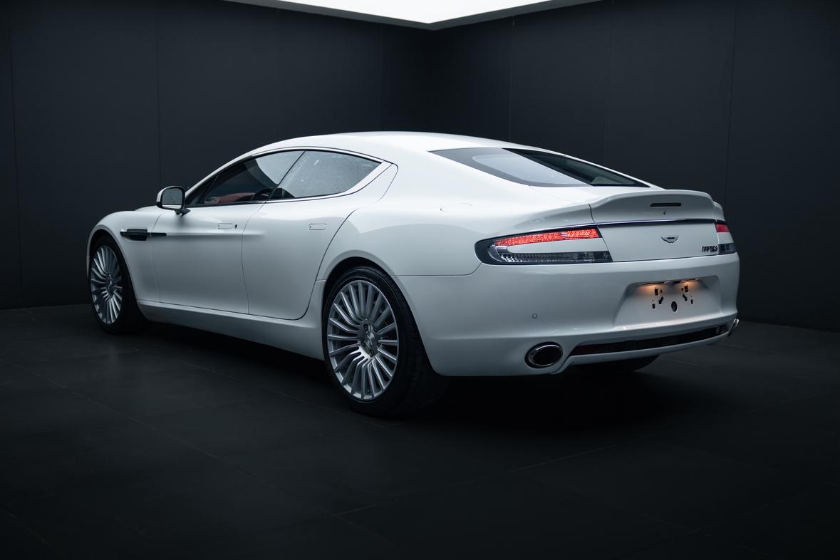 Aston Martin Rapide 2015 thumb 2