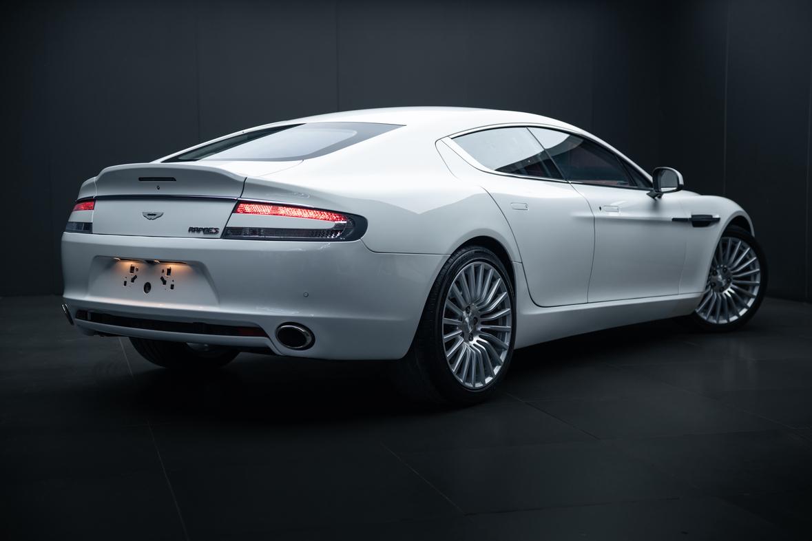 Aston Martin Rapide 2015 thumb 4