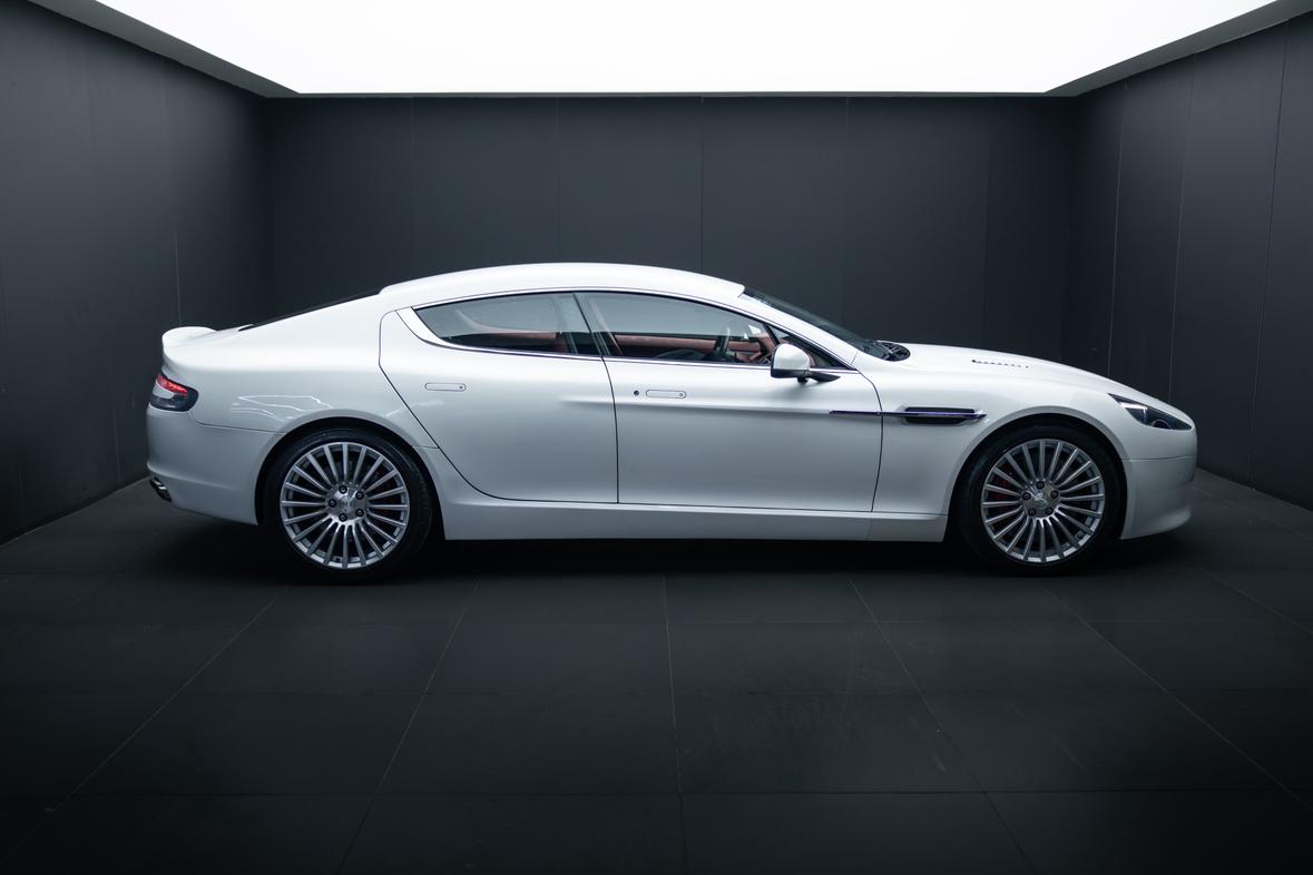 Aston Martin Rapide 2015 thumb 5