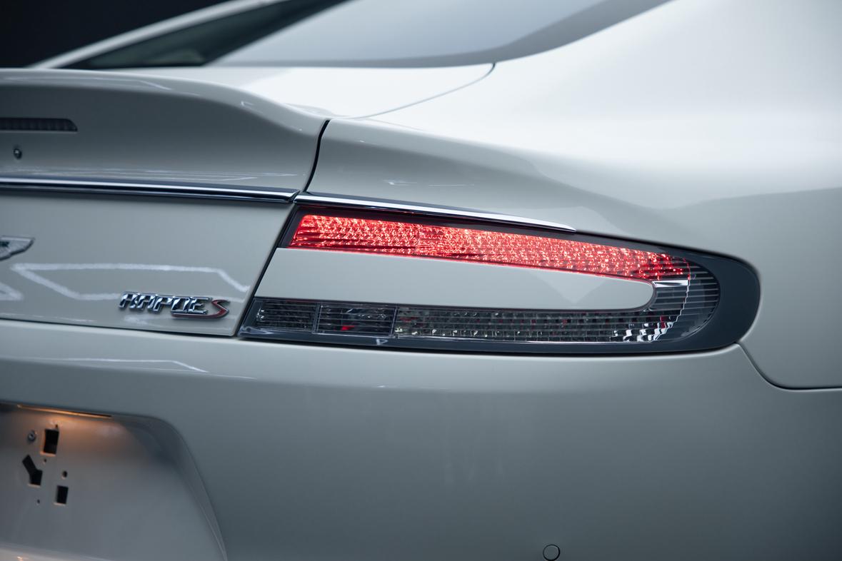 Aston Martin Rapide 2015 thumb 7