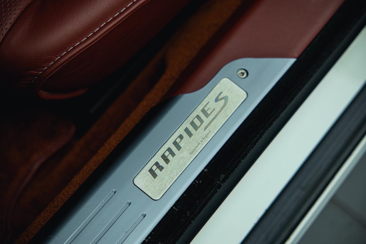 Aston Martin Rapide 2015 thumb 8