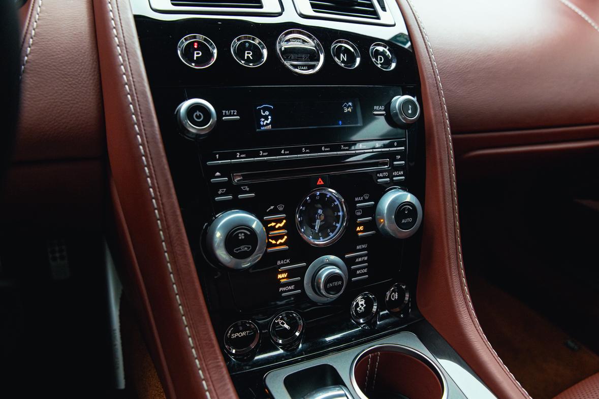 Aston Martin Rapide 2015 thumb 9