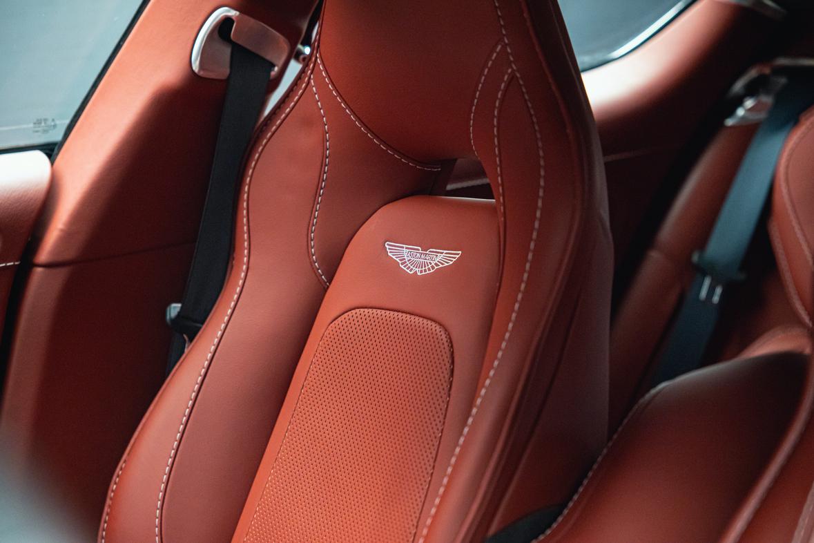Aston Martin Rapide 2015 thumb 10
