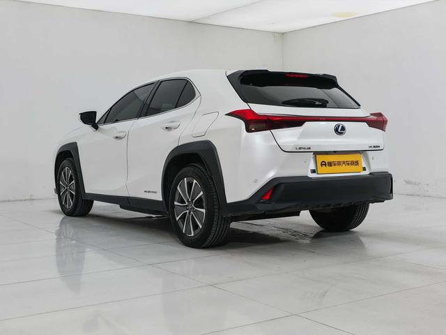 Lexus UX 2020 thumb 3