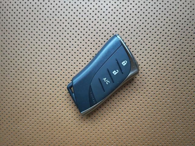 Lexus UX 2020 thumb 9