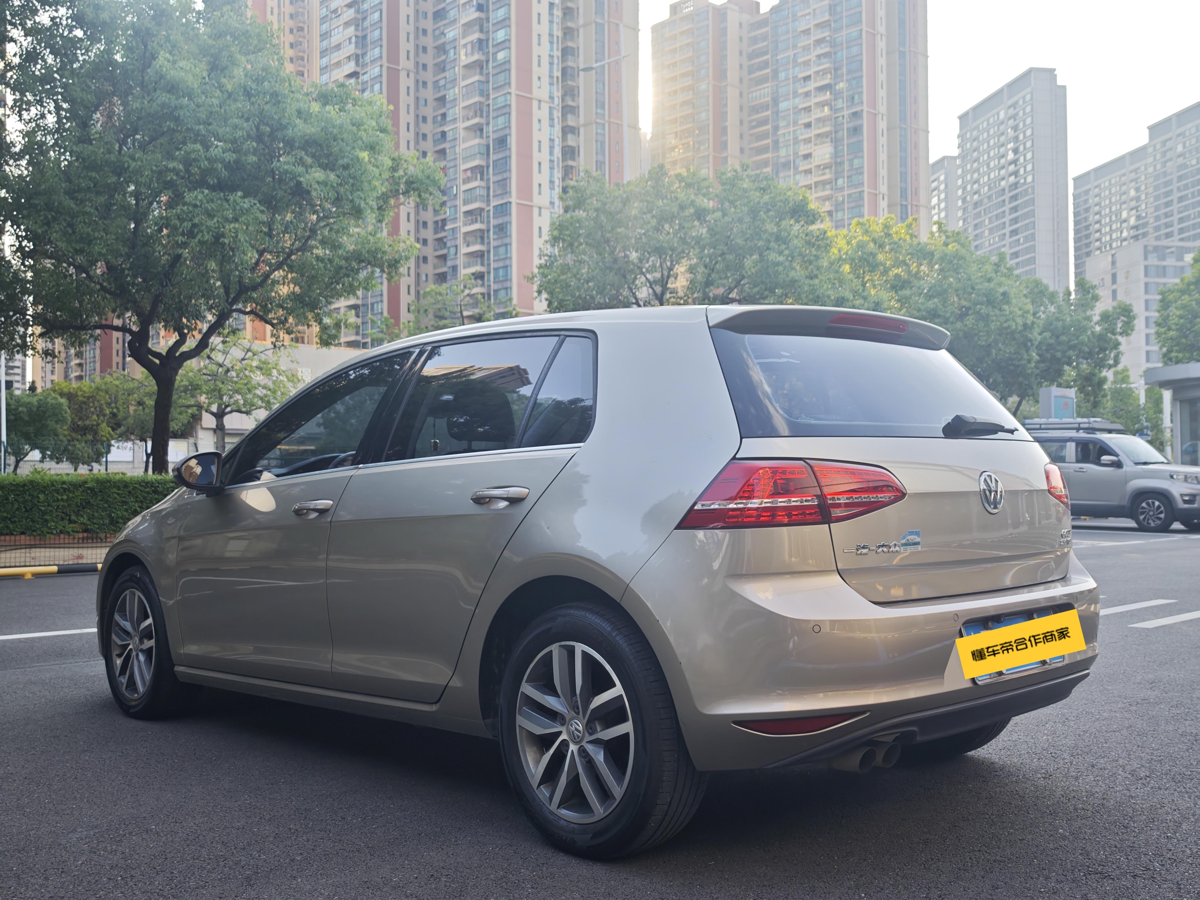 Volkswagen Golf Sportsvan 2016 thumb 2