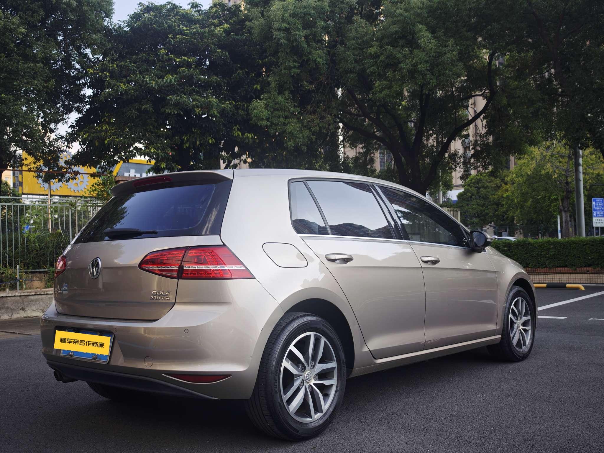 Volkswagen Golf Sportsvan 2016 thumb 3
