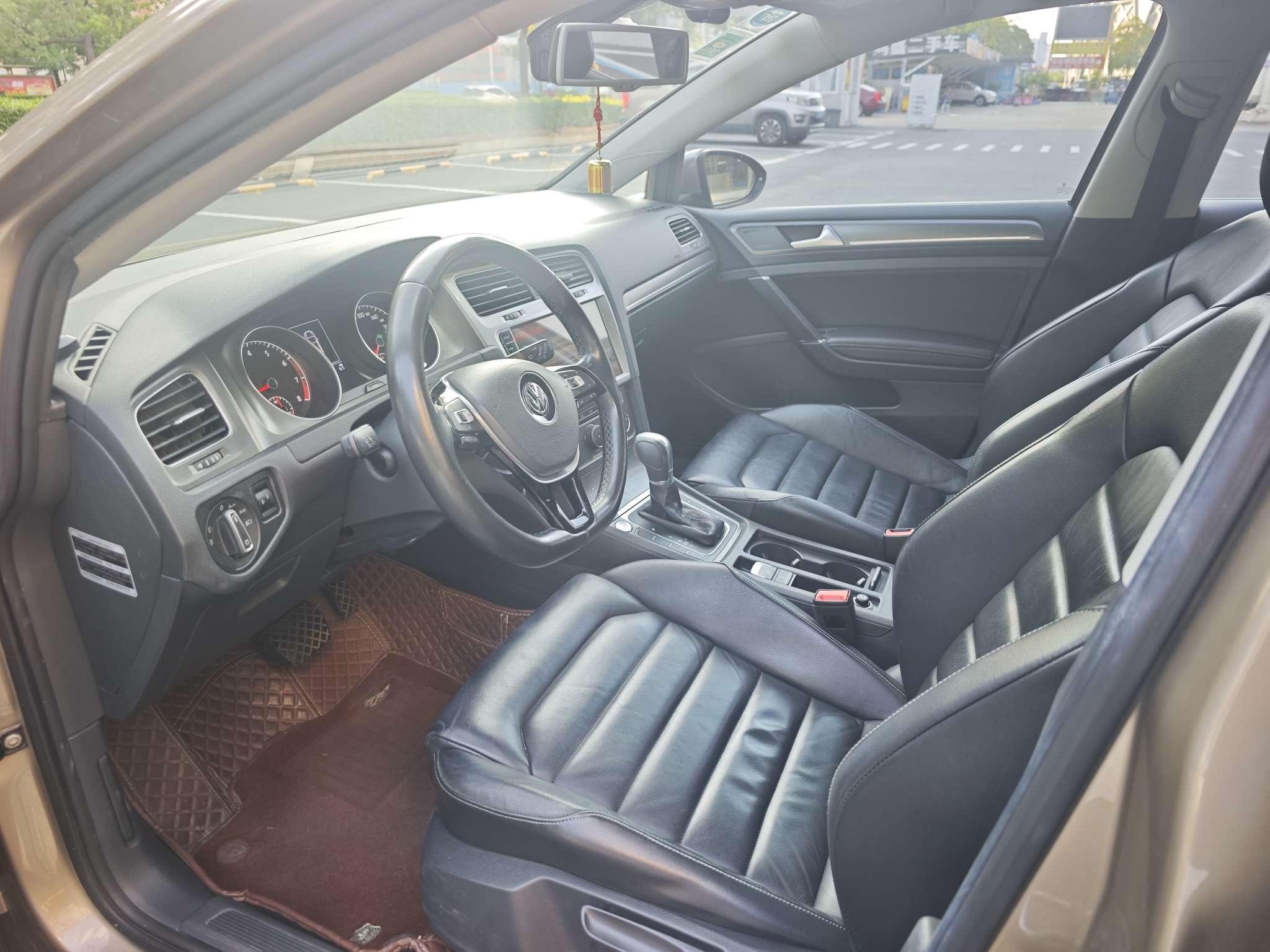 Volkswagen Golf Sportsvan 2016 thumb 6